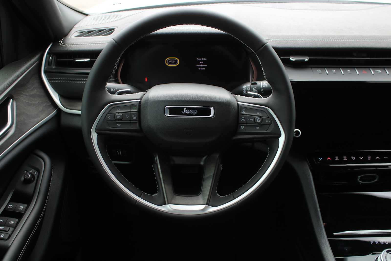 2026 Jeep Grand Cherokee L Laredo Altitude
