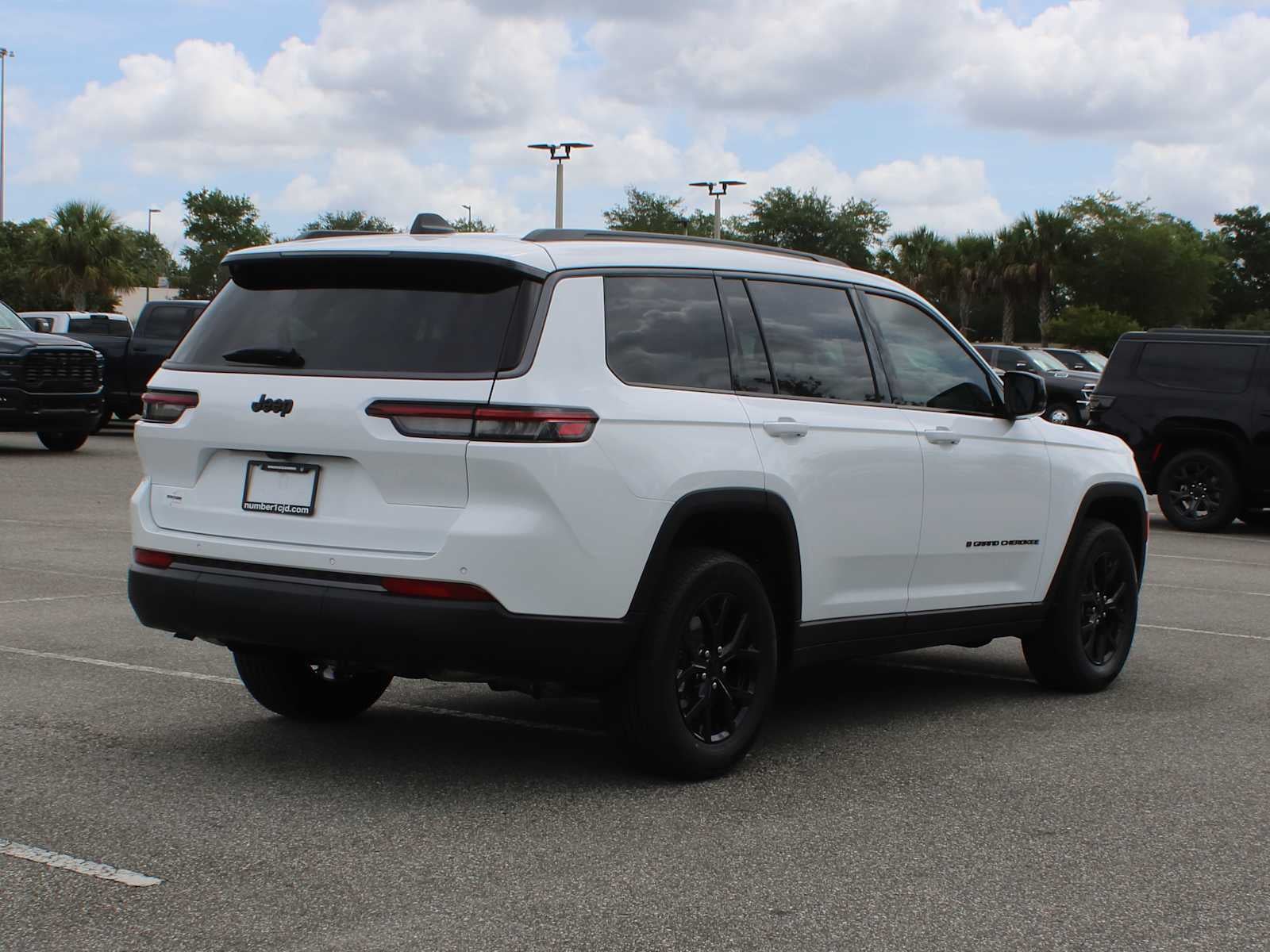 2026 Jeep Grand Cherokee L Laredo Altitude