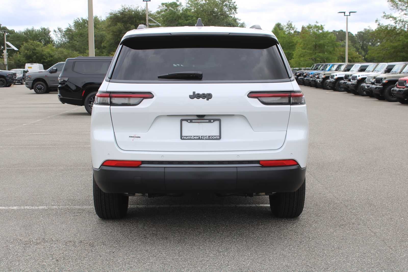 2026 Jeep Grand Cherokee L Laredo Altitude
