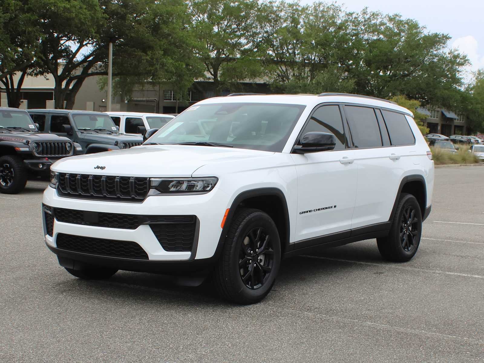 2026 Jeep Grand Cherokee L Laredo Altitude