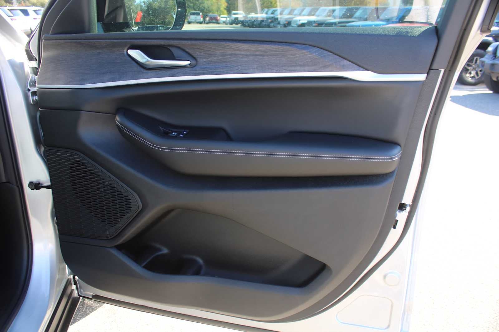 2025 Jeep Grand Cherokee GRAND CHEROKEE L LIMITED 4X2