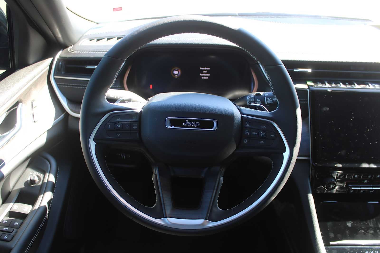 2025 Jeep Grand Cherokee GRAND CHEROKEE L LIMITED 4X2