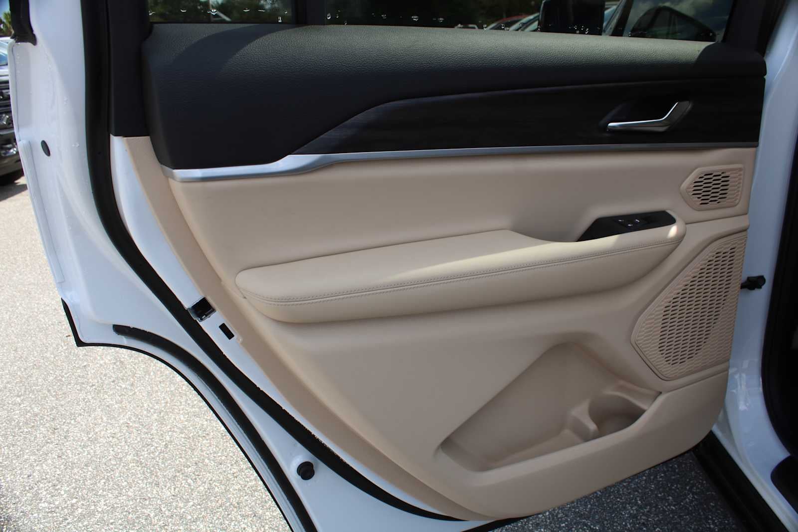 2027 Jeep Grand Cherokee L Limited