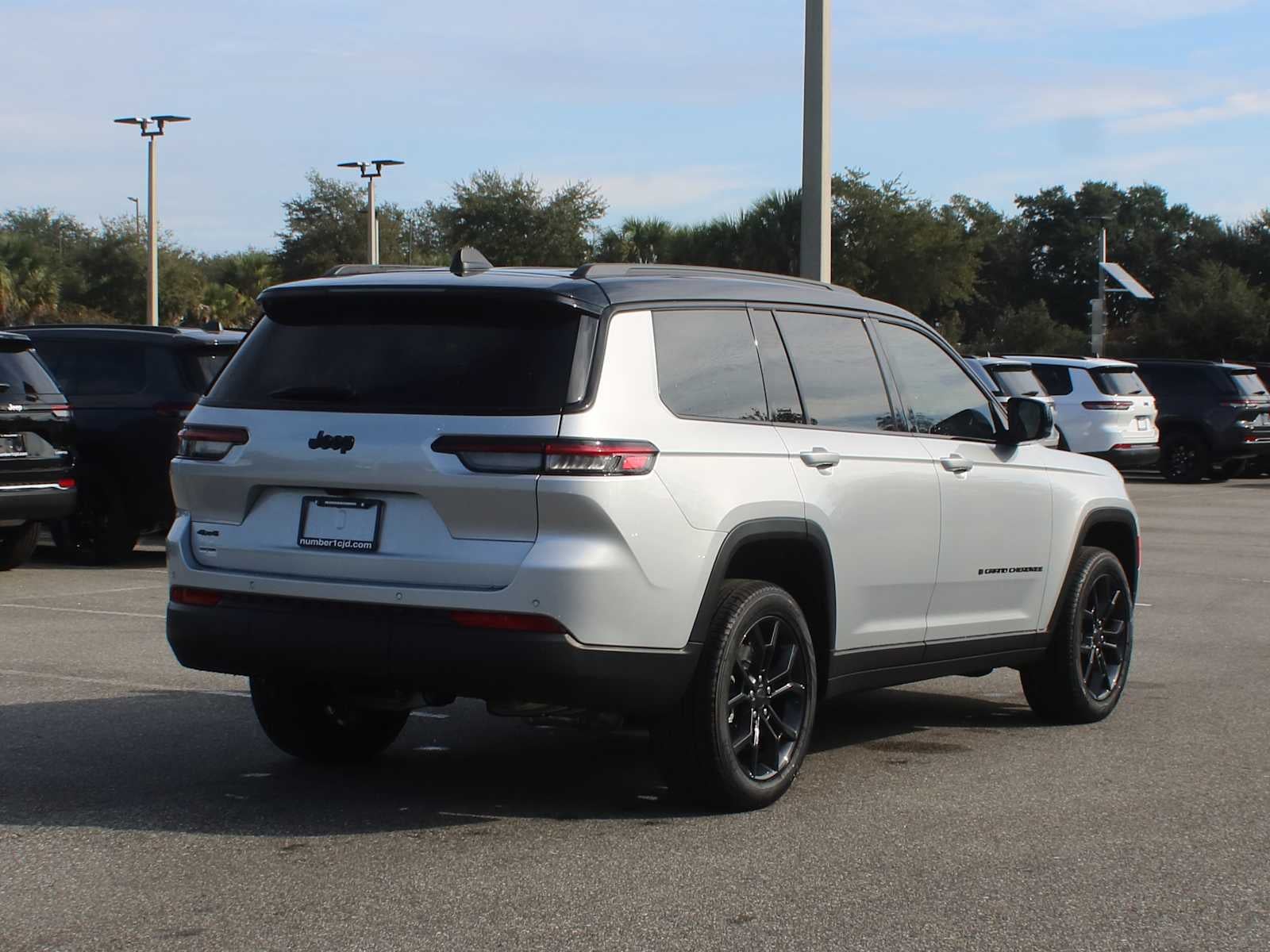2025 Jeep Grand Cherokee GRAND CHEROKEE L LIMITED 4X4