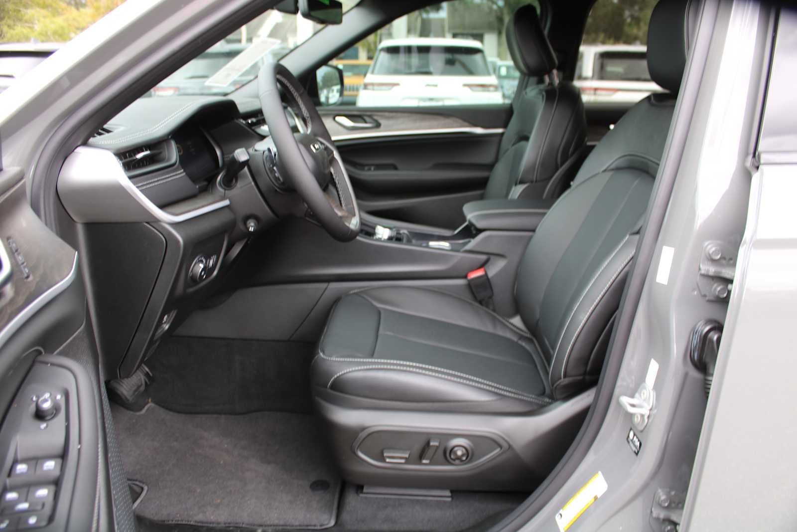 2027 Jeep Grand Cherokee L Limited Reserve