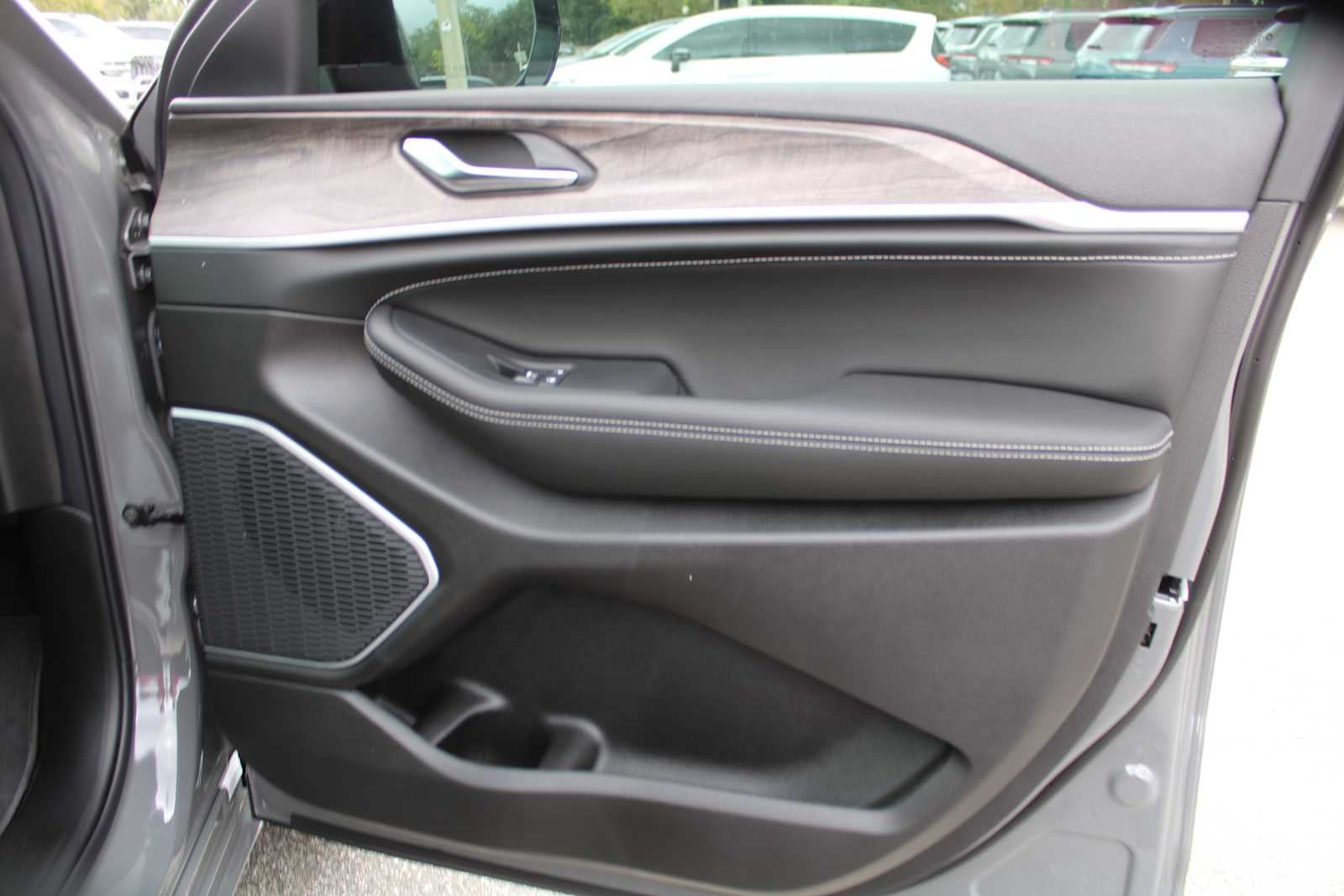 2027 Jeep Grand Cherokee L Limited Reserve