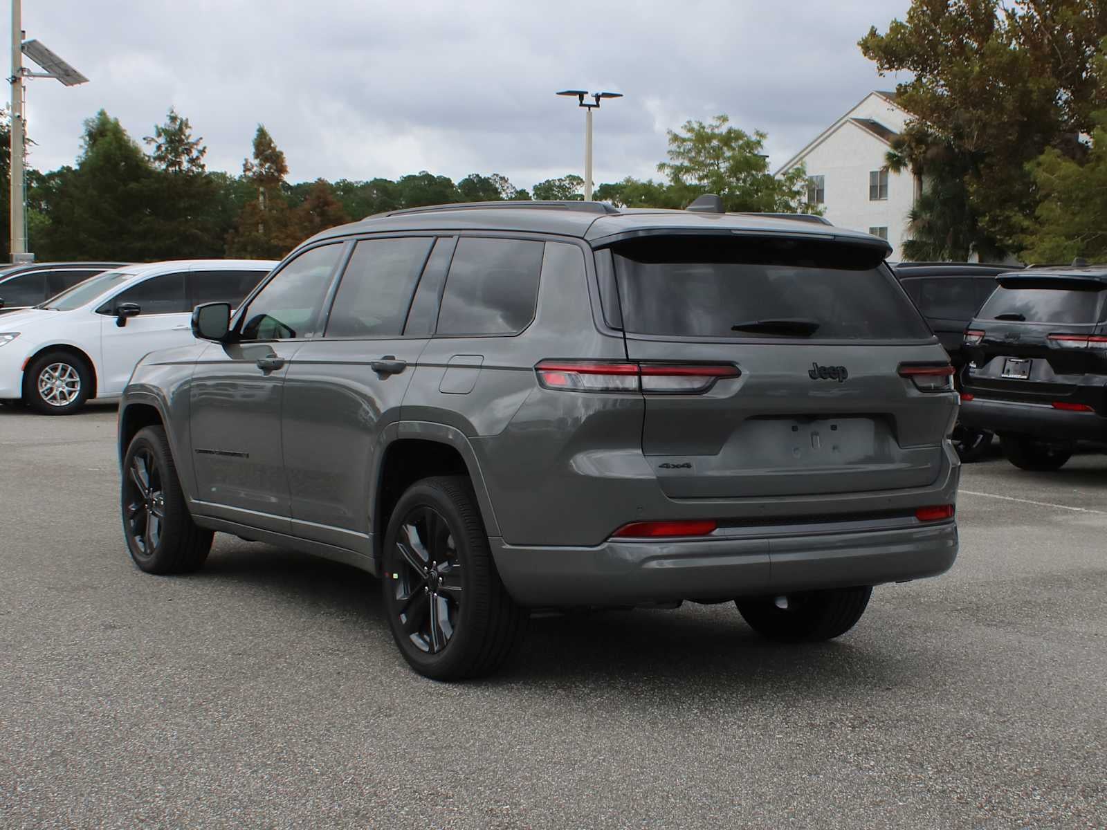 2027 Jeep Grand Cherokee L Limited Reserve