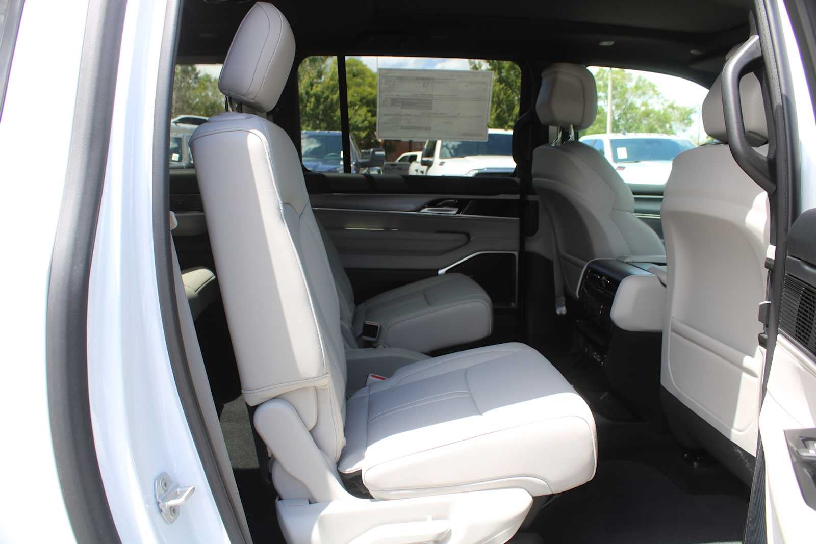 2026 Jeep Grand Wagoneer L 4x4