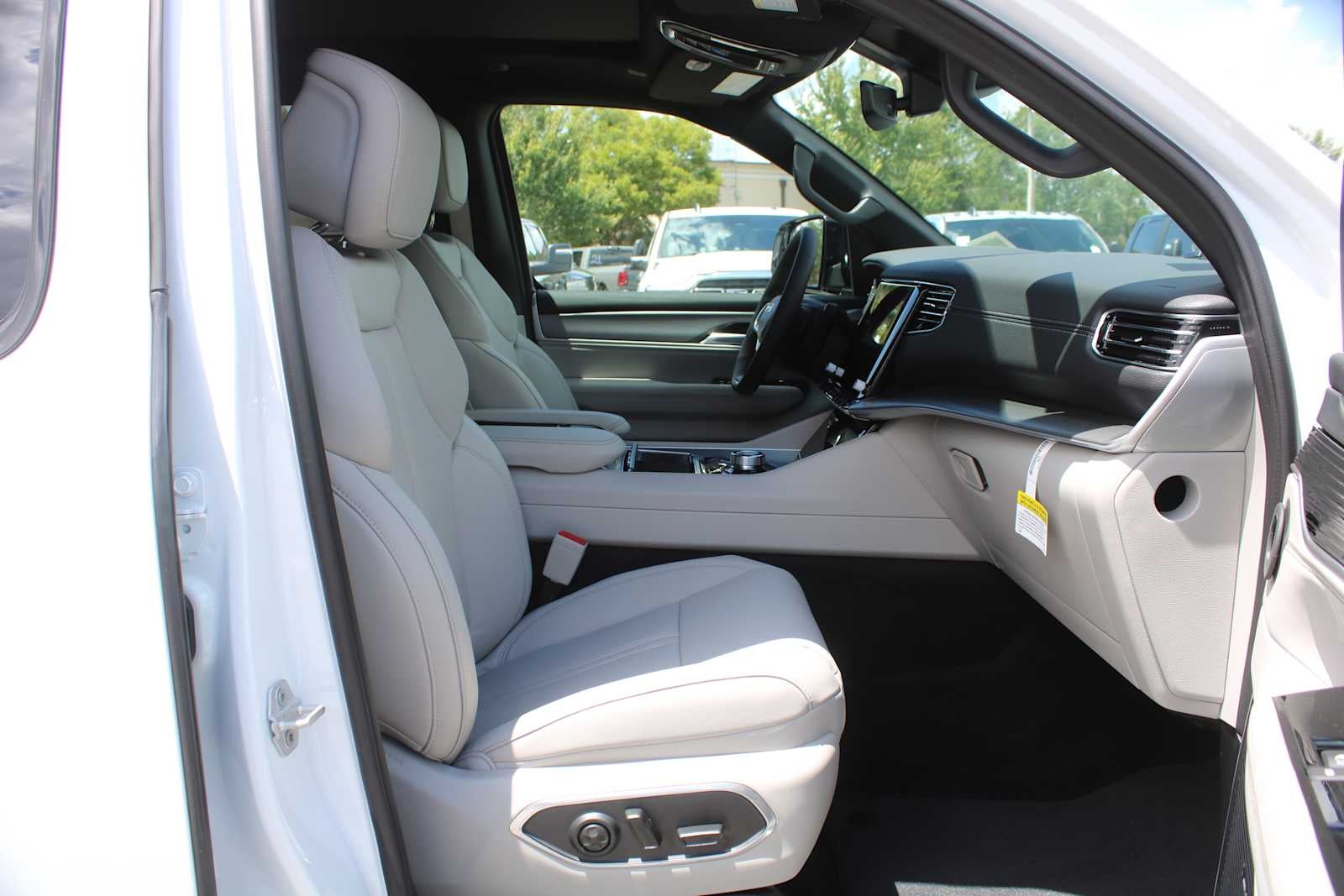2026 Jeep Grand Wagoneer L 4x4