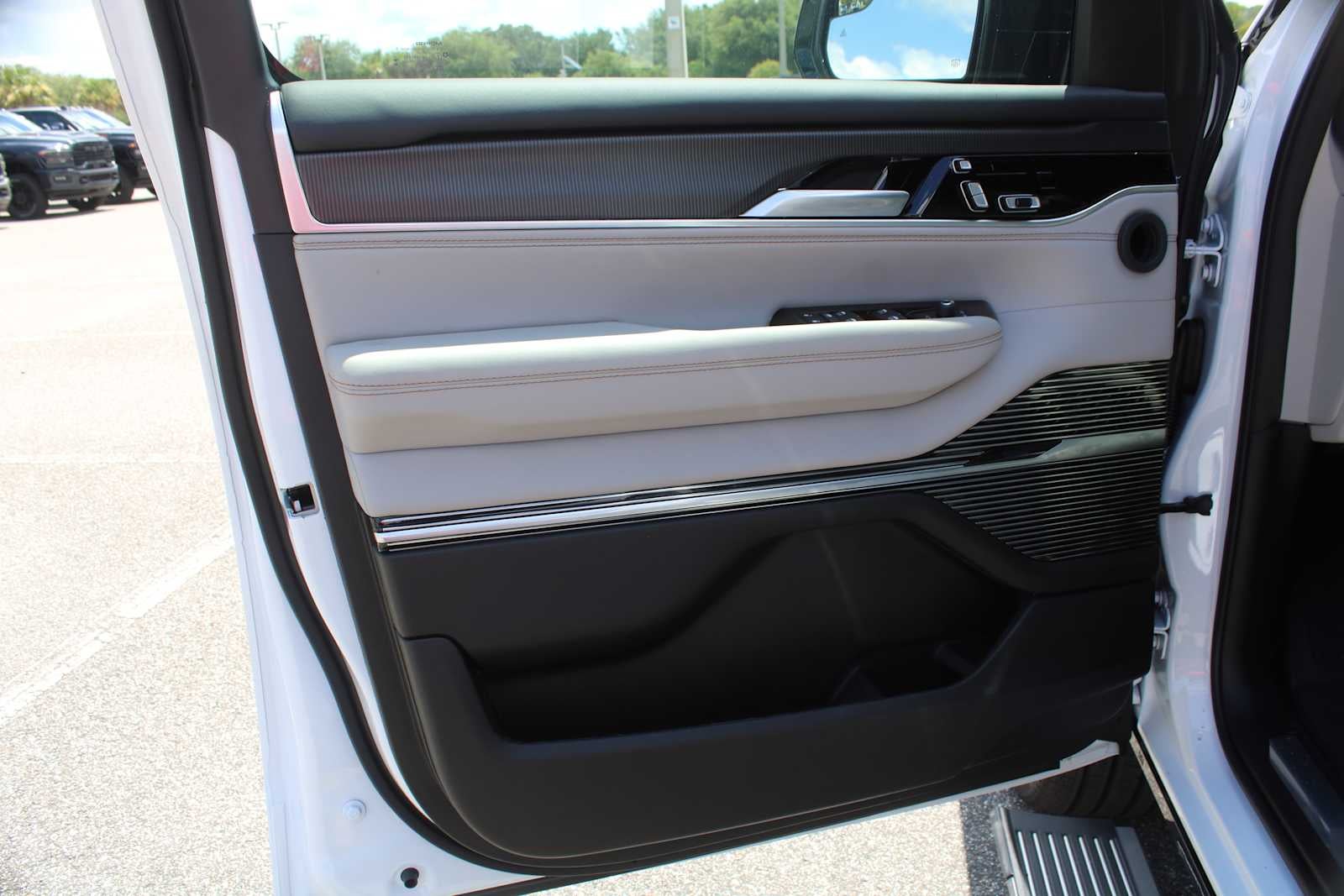 2026 Jeep Grand Wagoneer L Summit Obsidian