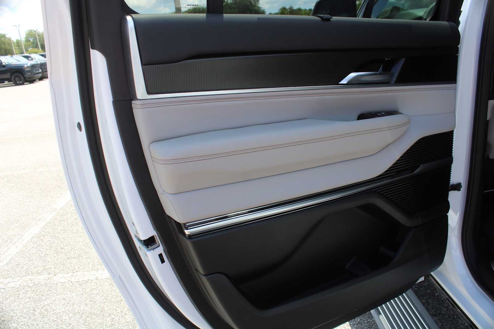 2026 Jeep Grand Wagoneer L Summit Obsidian