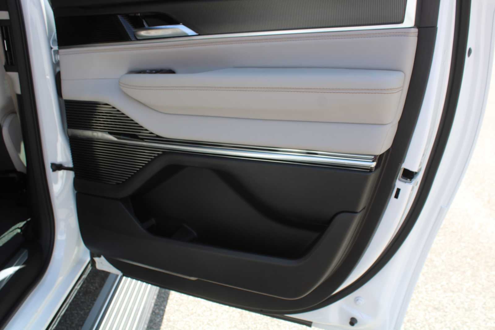 2026 Jeep Grand Wagoneer L Summit Obsidian