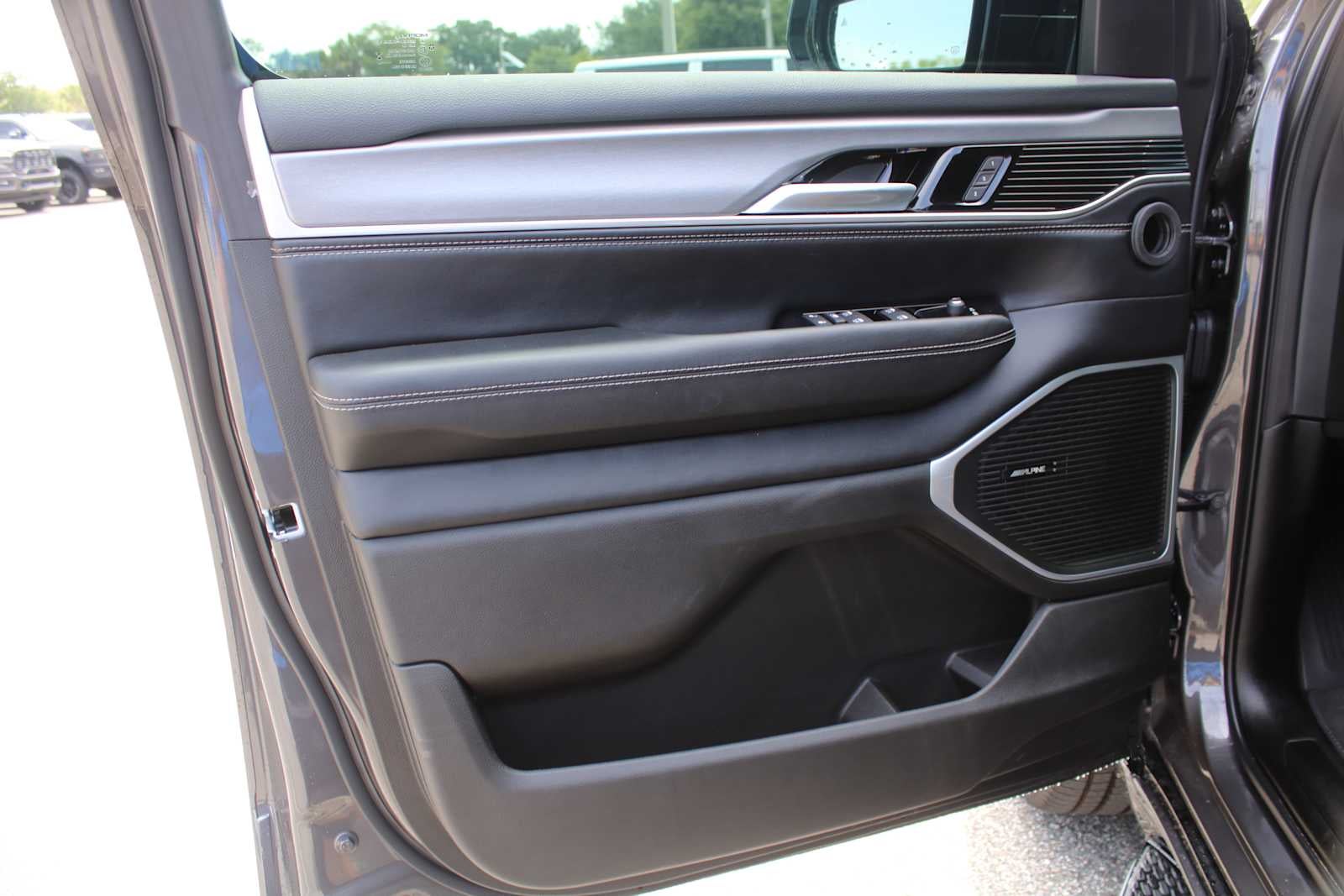 2026 Jeep Grand Wagoneer 4x2