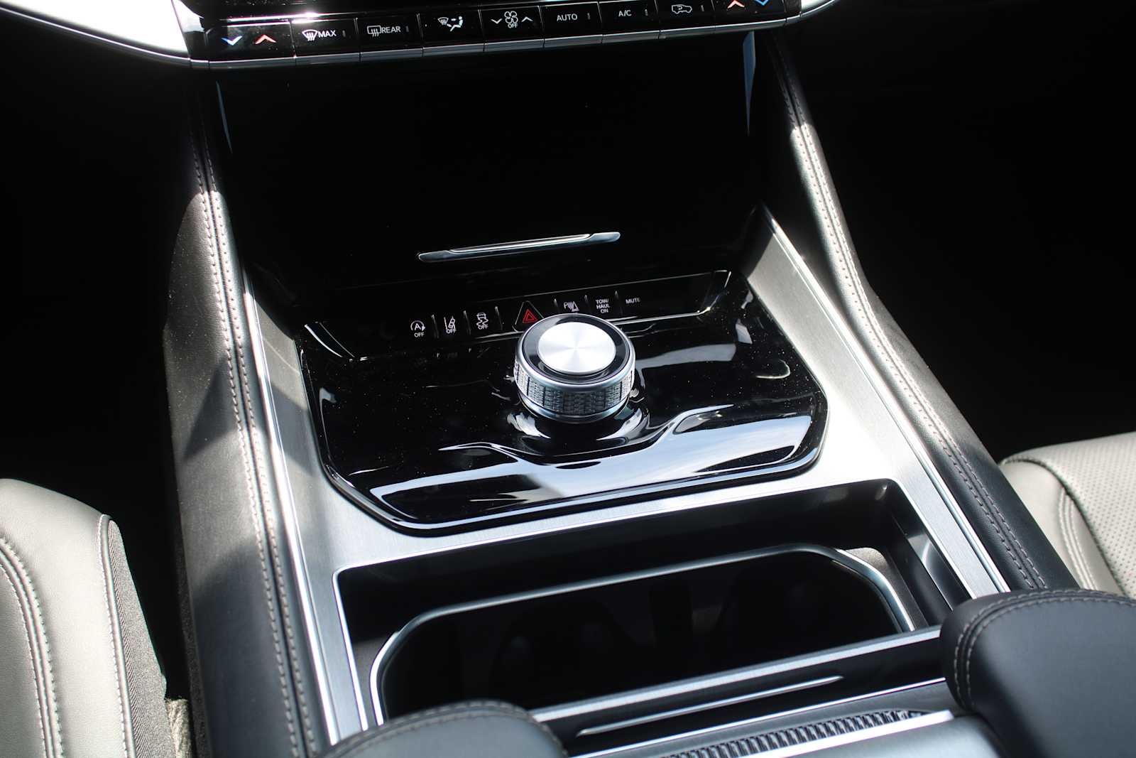 2026 Jeep Grand Wagoneer 4x2