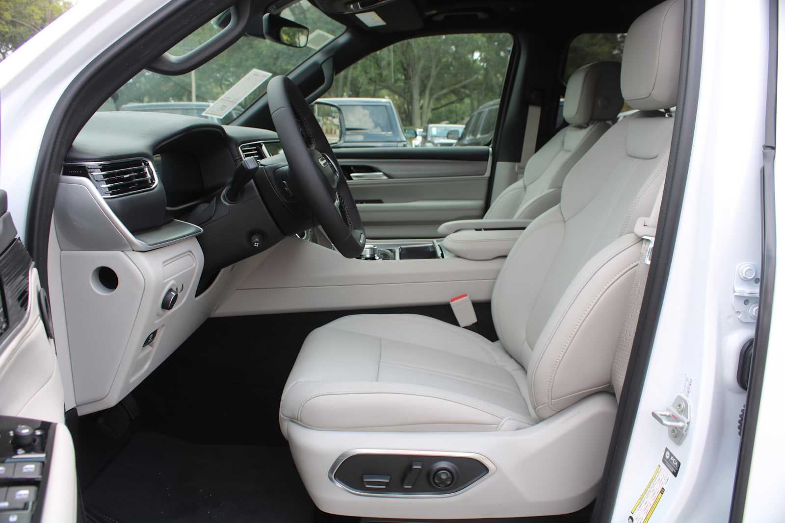 2026 Jeep Grand Wagoneer 4x2