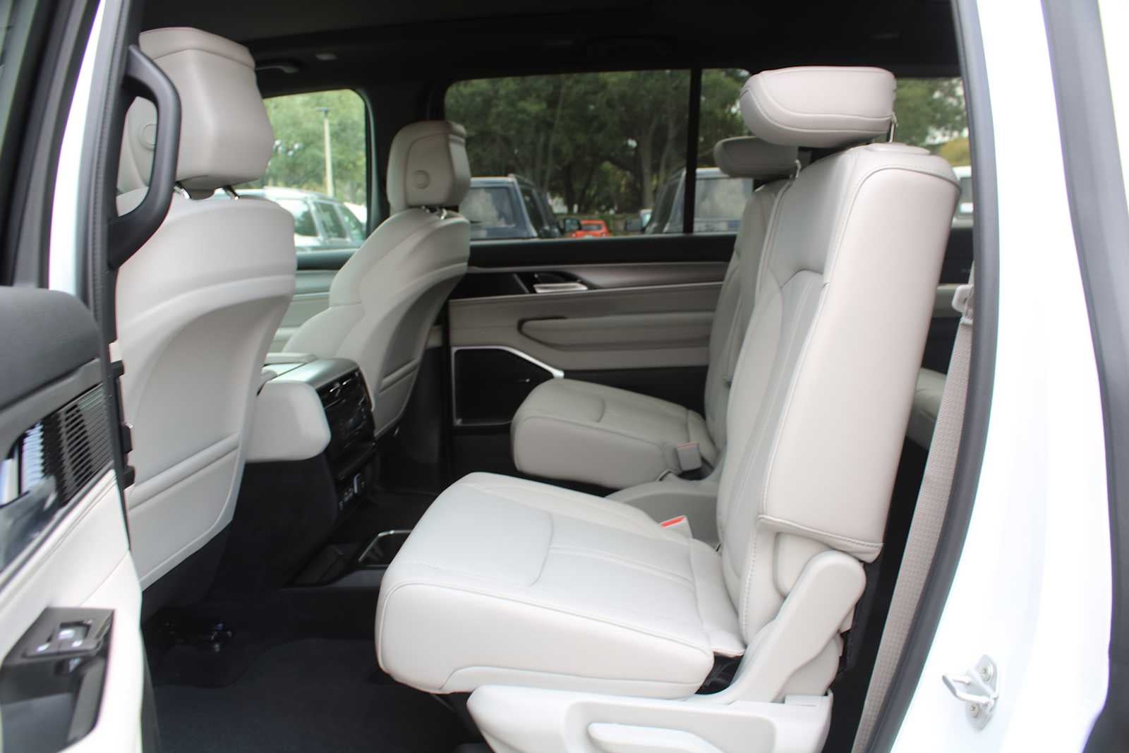 2026 Jeep Grand Wagoneer 4x2