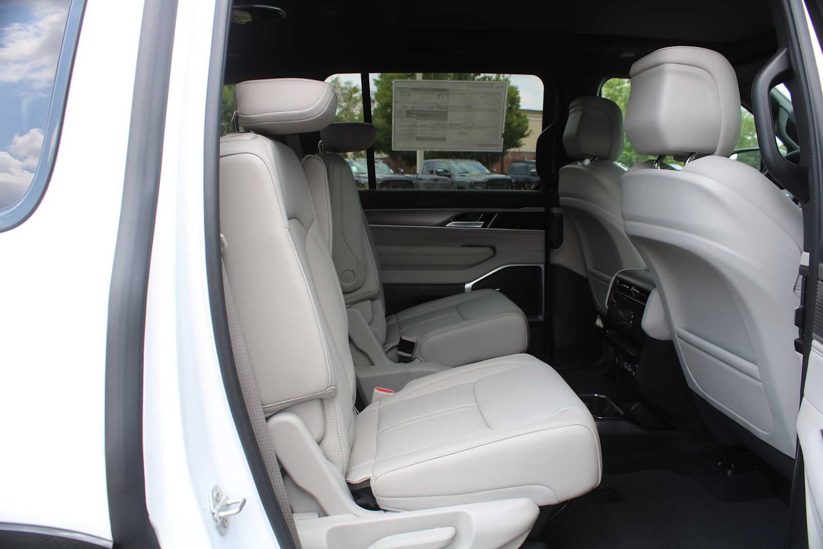 2026 Jeep Grand Wagoneer 4x2