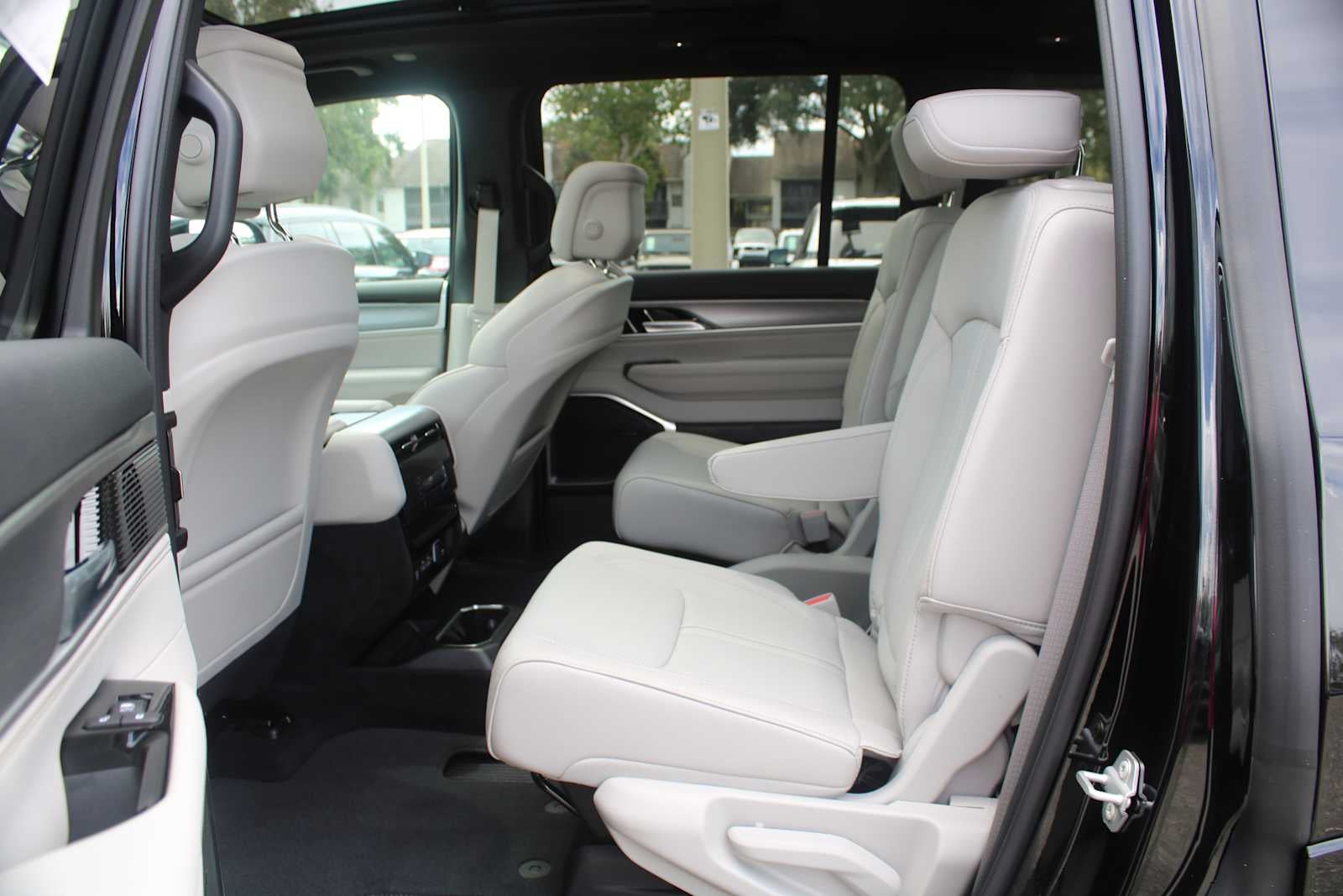 2026 Jeep Grand Wagoneer 4x2