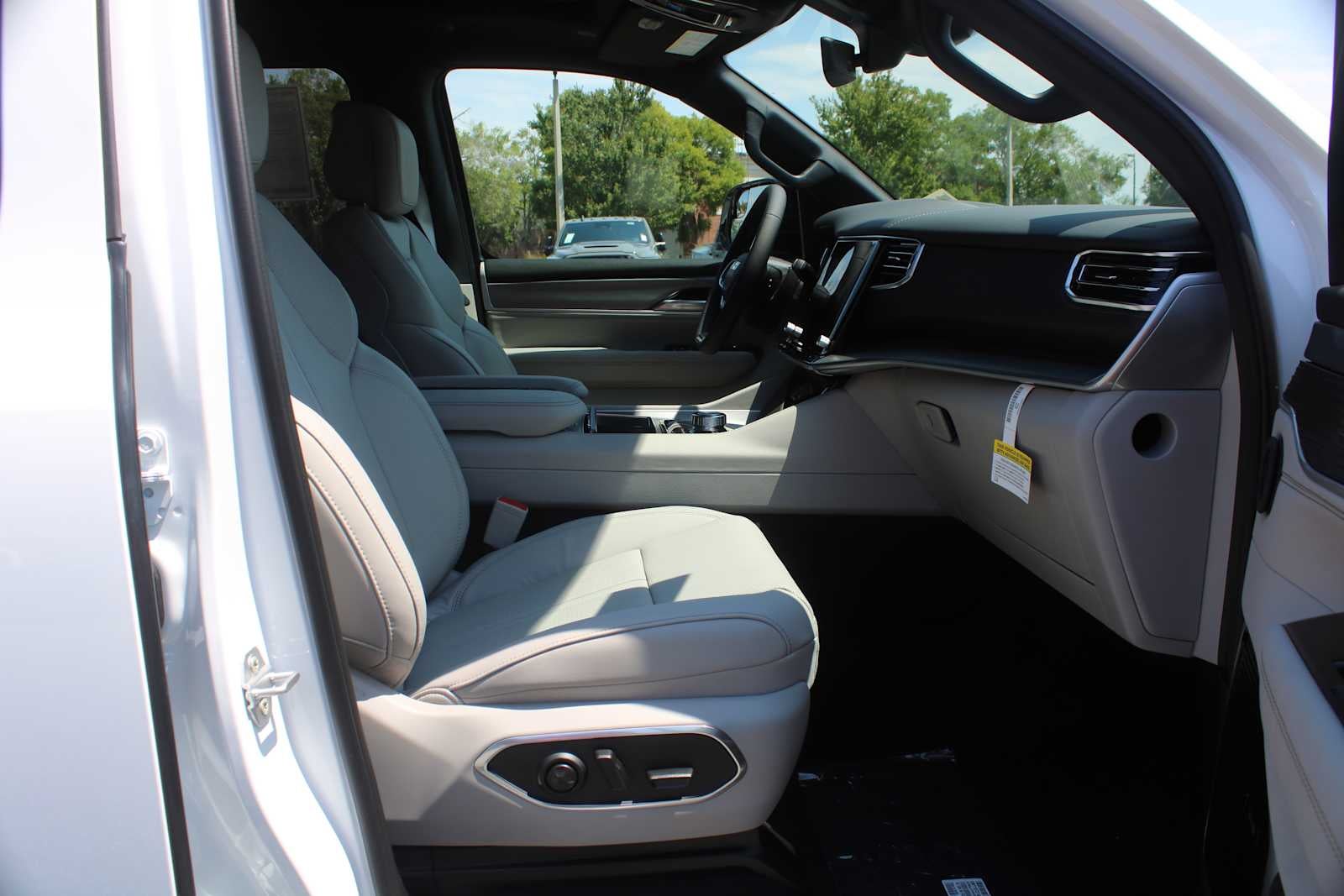 2026 Jeep Grand Wagoneer Limited Reserve