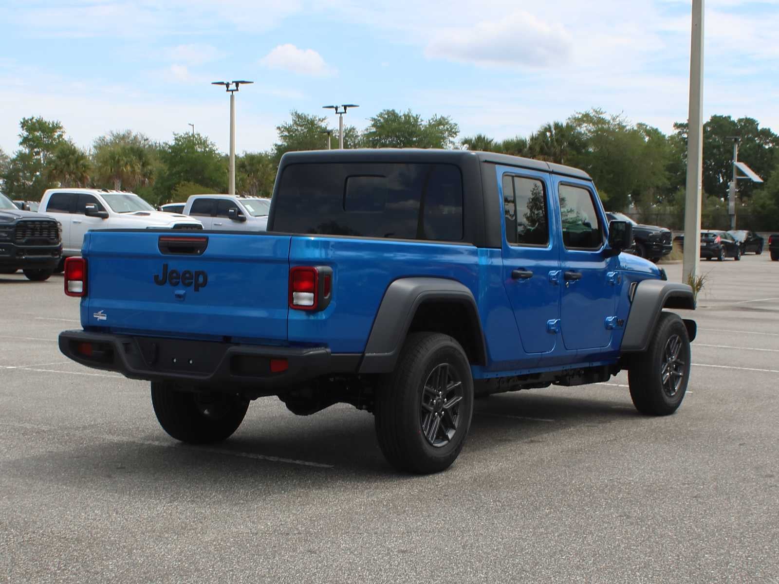 2026 Jeep Gladiator Sport