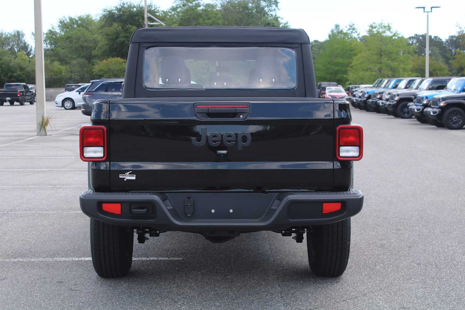 2026 Jeep Gladiator Sport