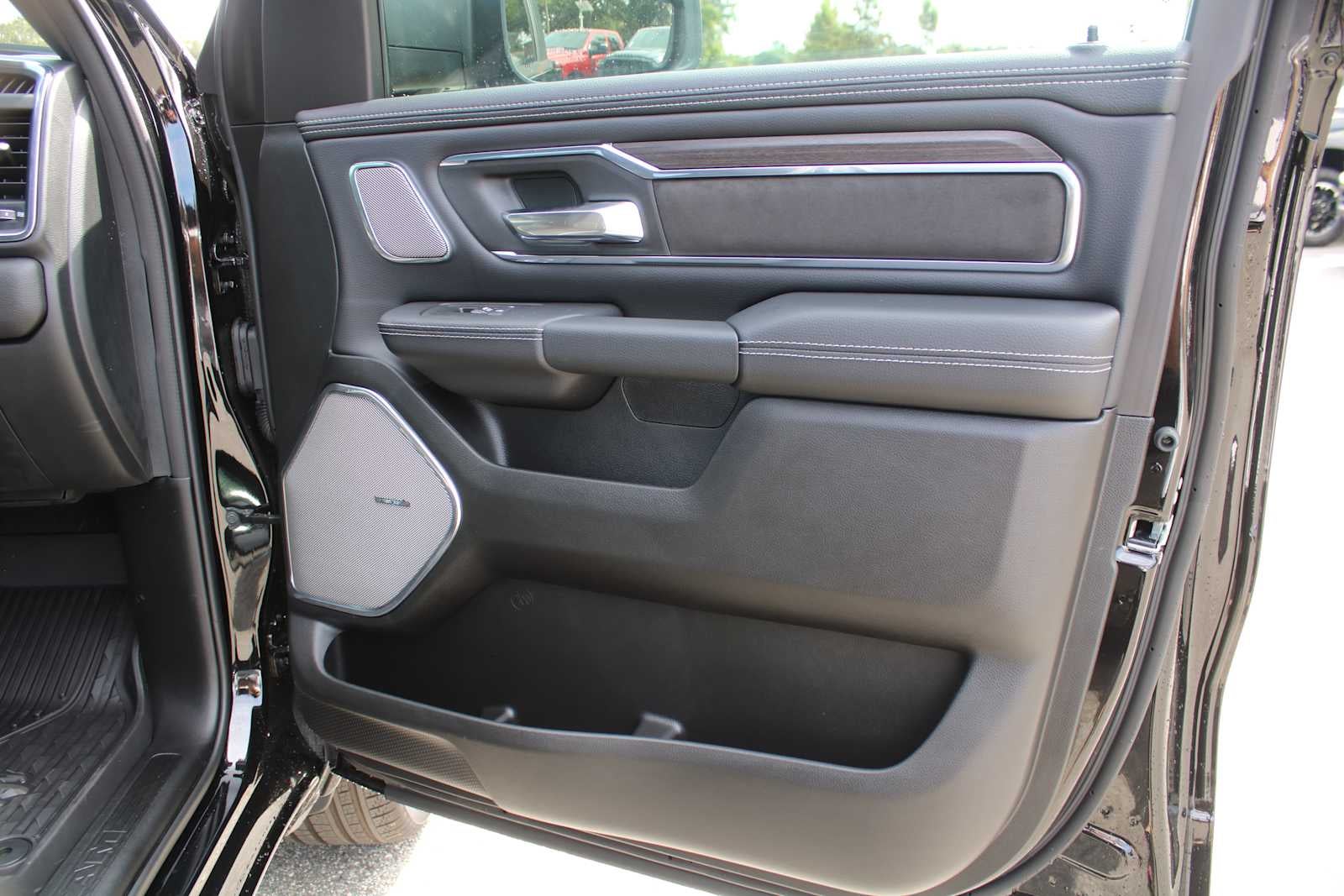 2026 RAM Ram 1500 RAM 1500 LARAMIE CREW CAB 4X2 5'7' BOX