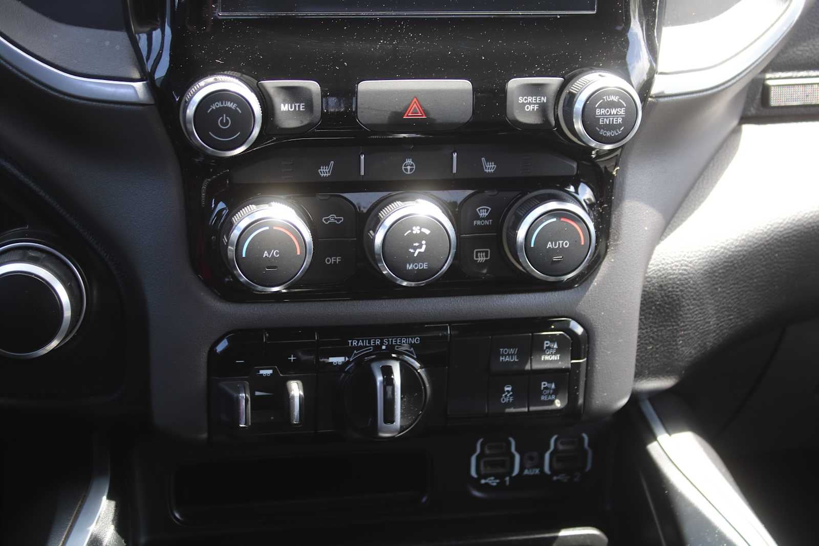 2022 RAM 1500 Big Horn Crew Cab 4x4 5'7' Box