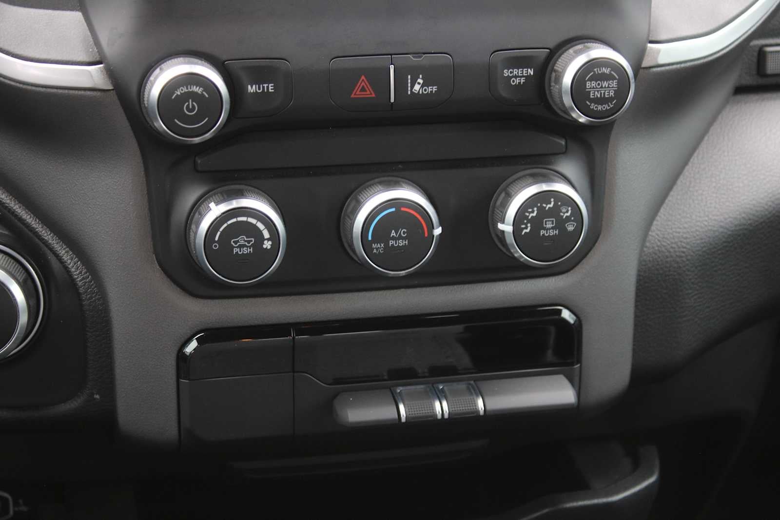 2022 RAM 1500 Big Horn Crew Cab 4x4 5'7' Box