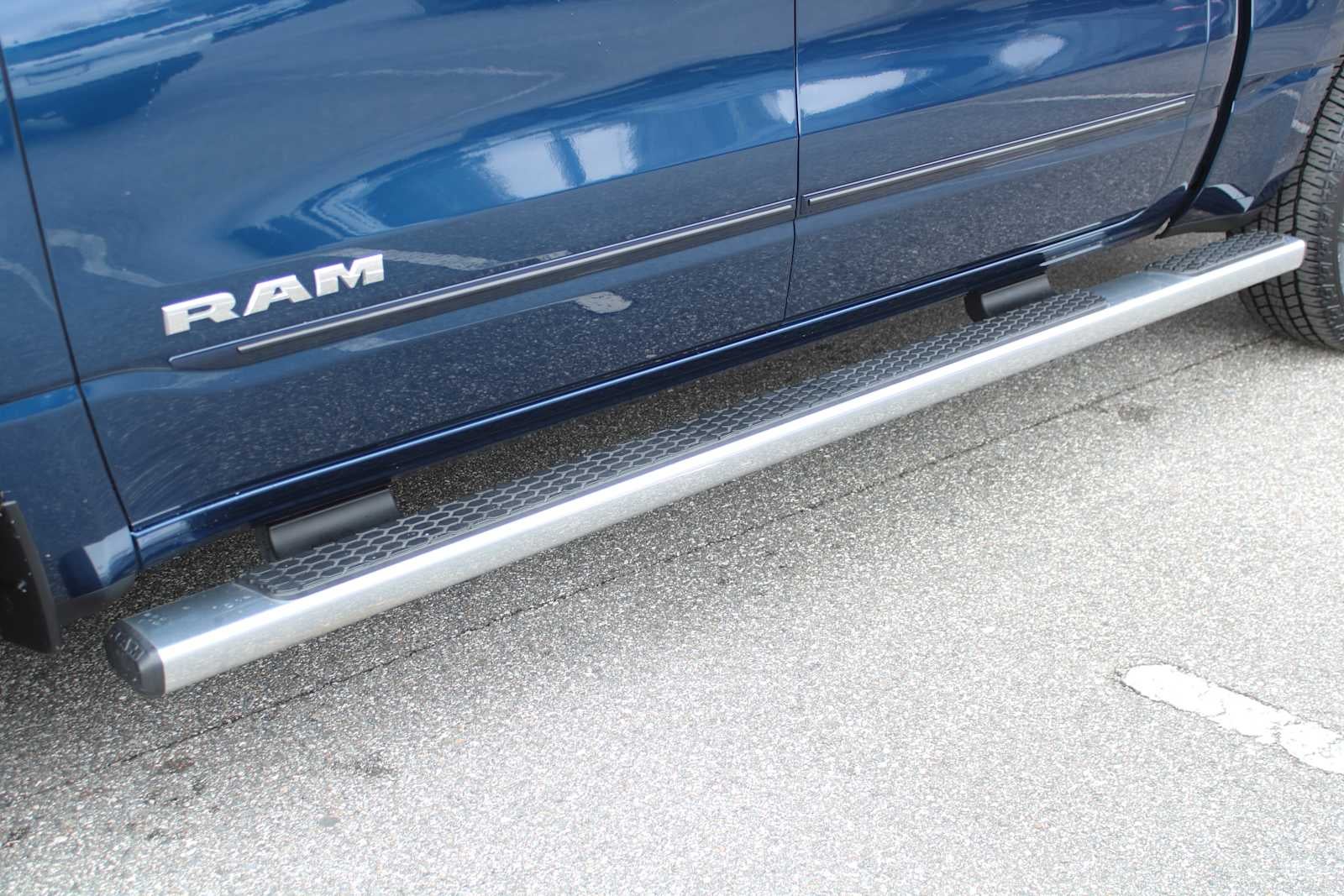 2022 RAM 1500 Big Horn Crew Cab 4x4 5'7' Box