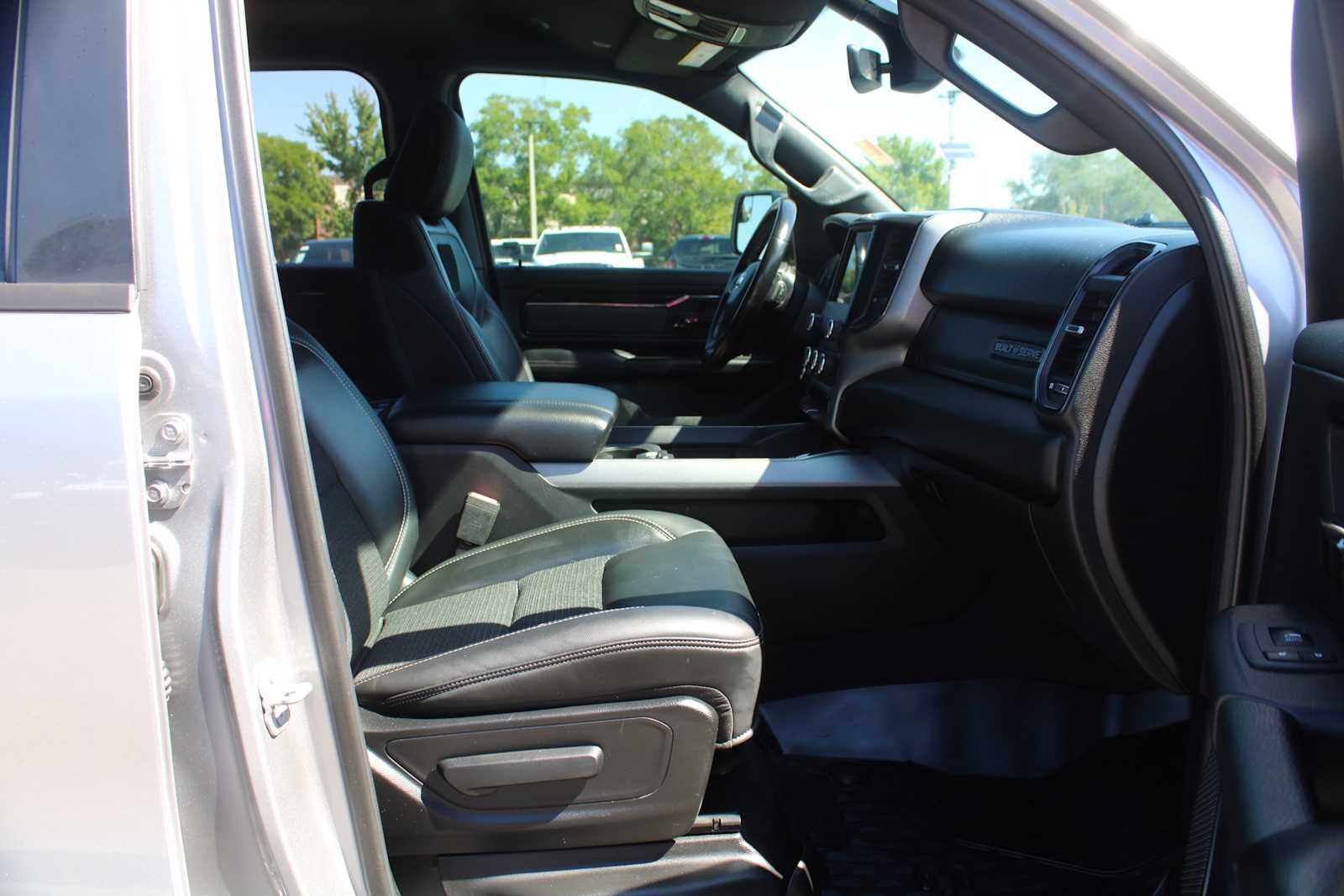 2021 RAM 1500 Big Horn Crew Cab 4x4 5'7' Box