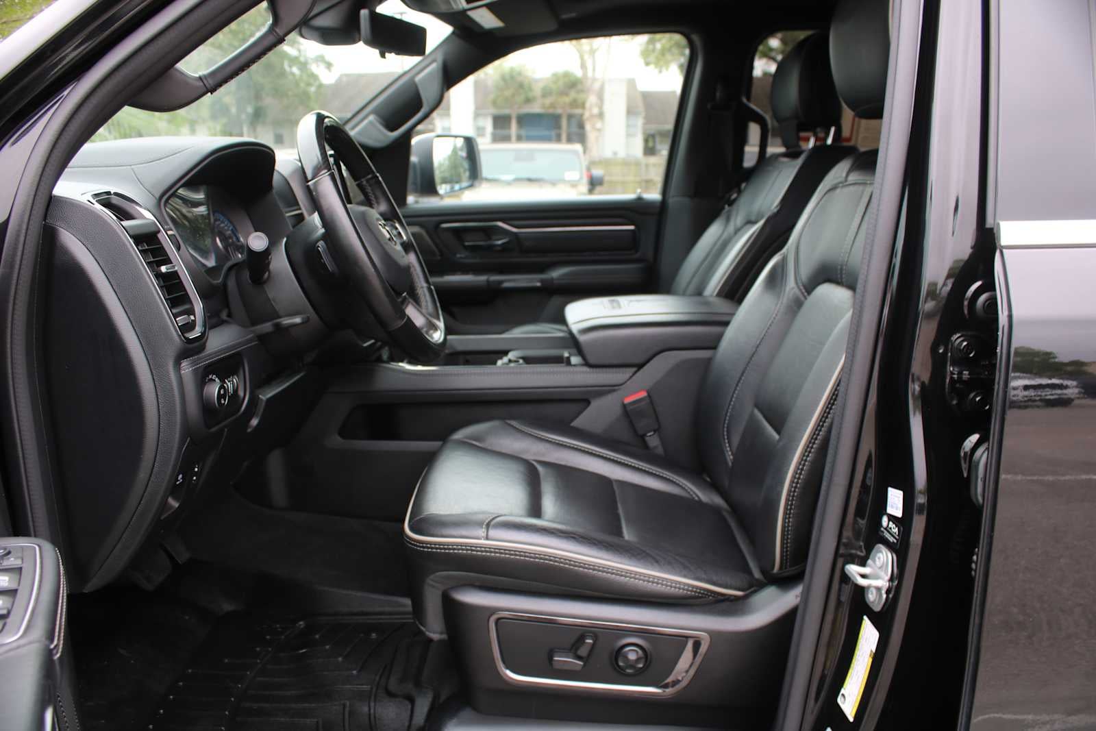 2022 RAM 1500 Limited Crew Cab 4x4 5'7' Box