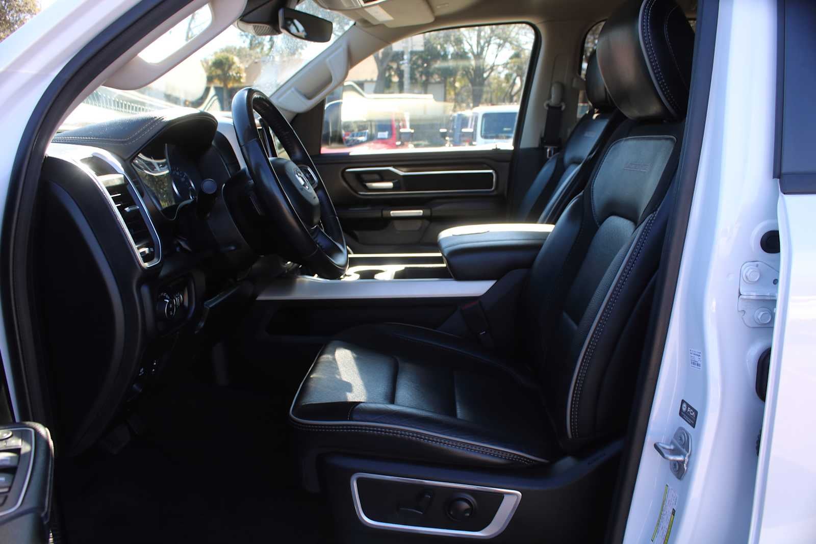 2022 RAM 1500 Laramie Crew Cab 4x4 5'7' Box