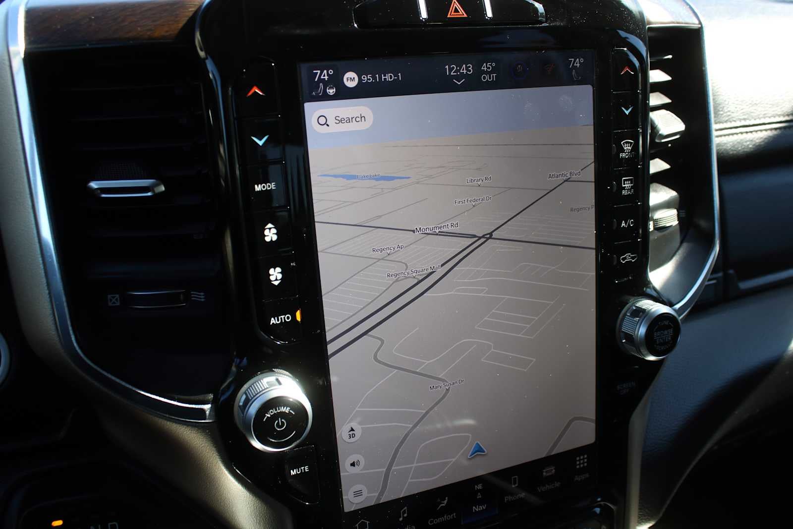 2022 RAM 1500 Laramie Crew Cab 4x4 5'7' Box