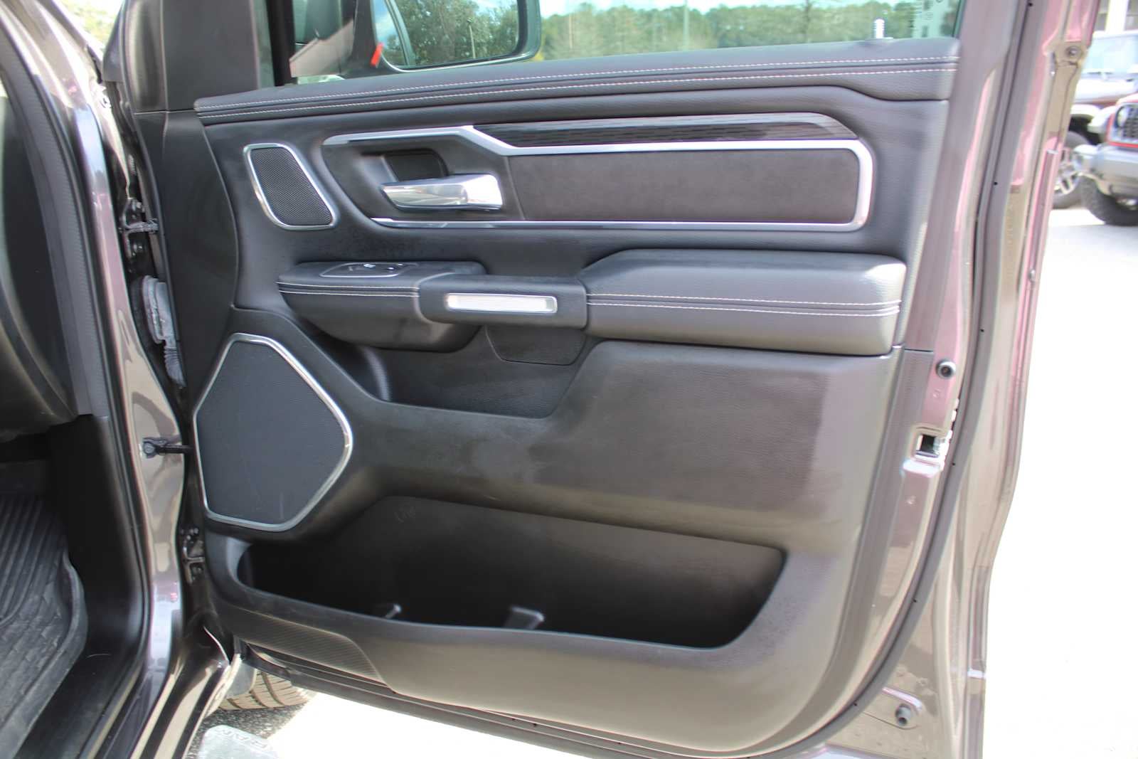 2023 RAM 1500 Laramie Crew Cab 4x4 5'7' Box