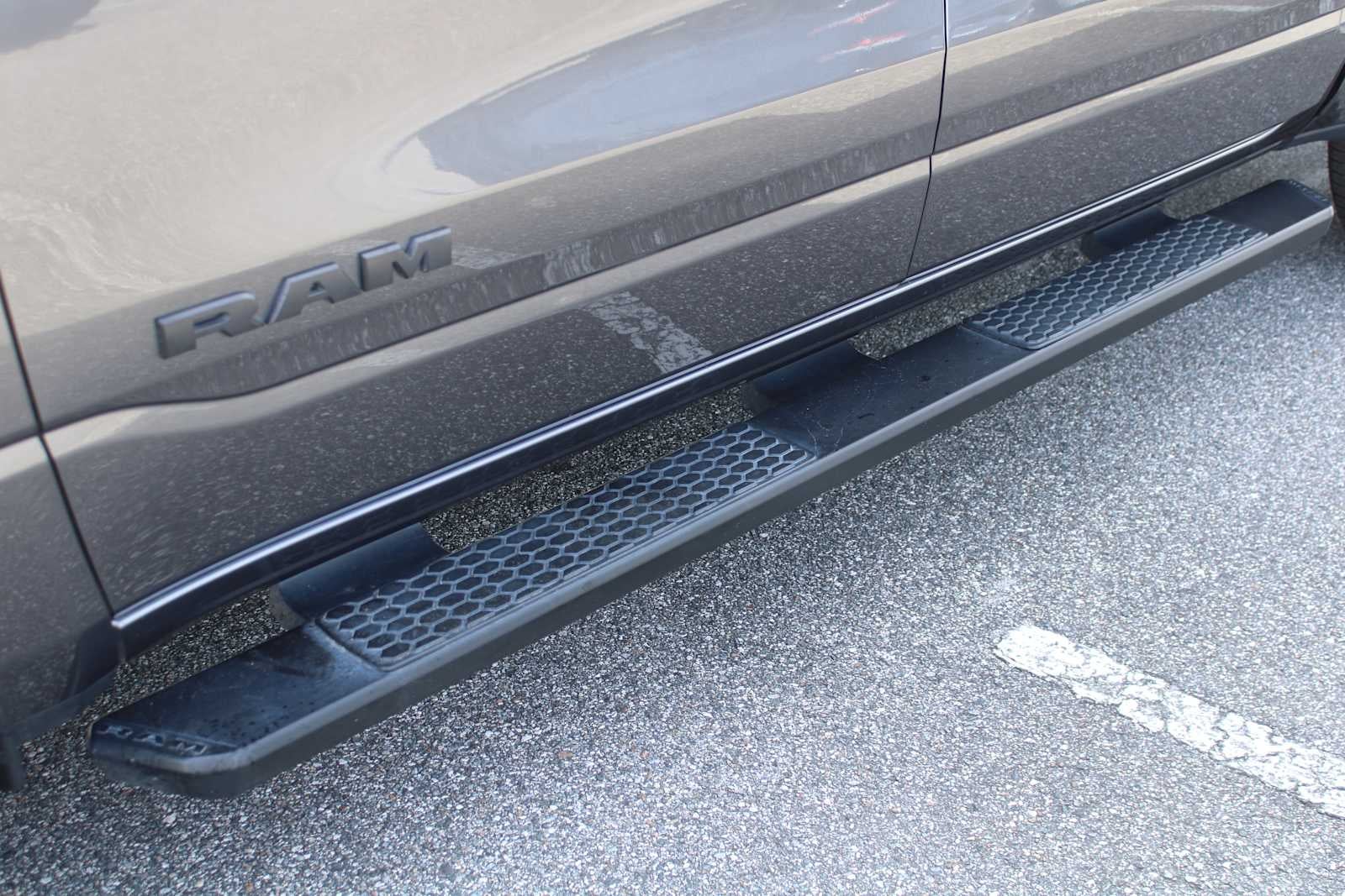 2023 RAM 1500 Laramie Crew Cab 4x4 5'7' Box