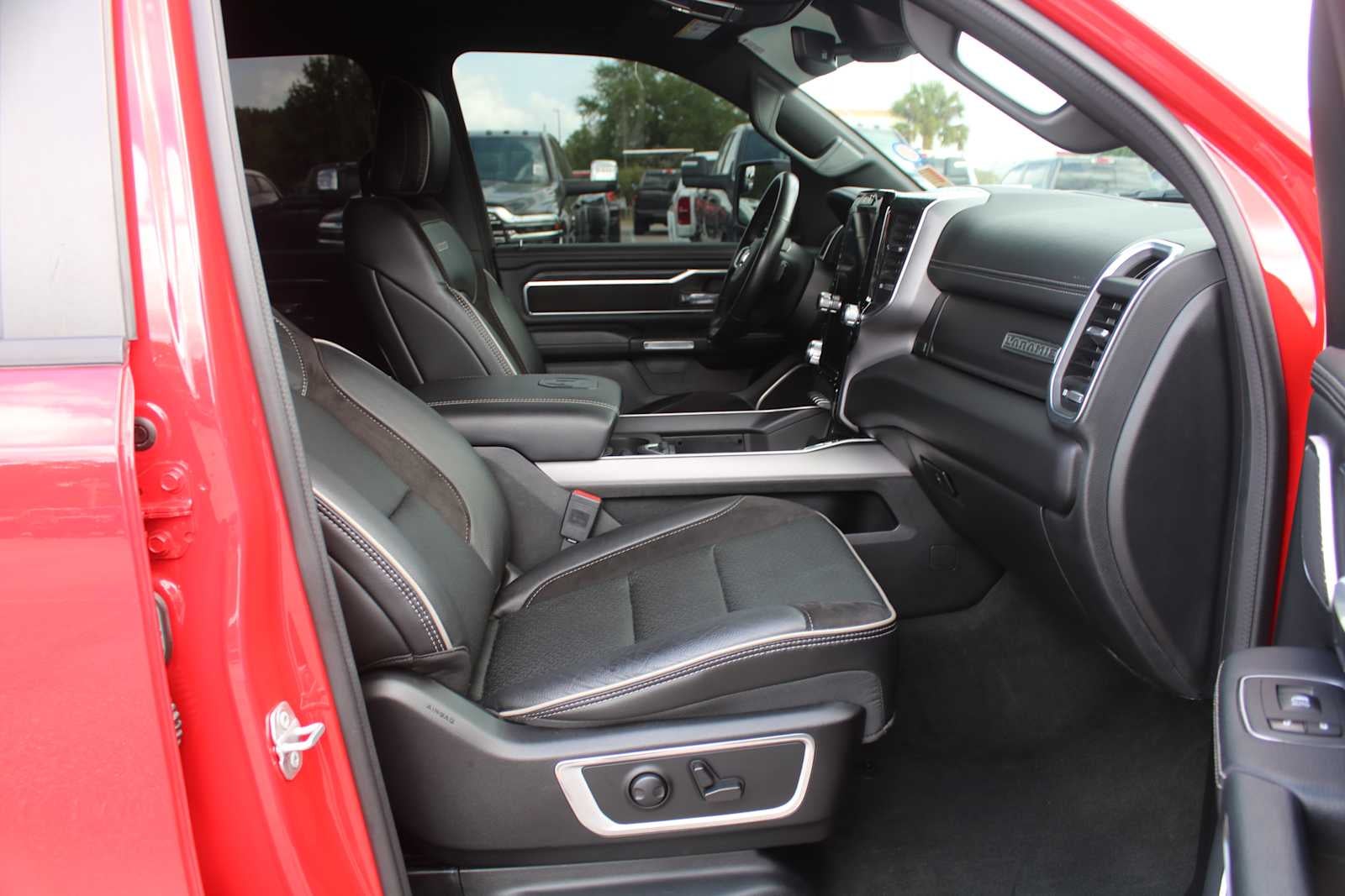 2023 RAM 1500 Laramie Crew Cab 4x4 5'7' Box