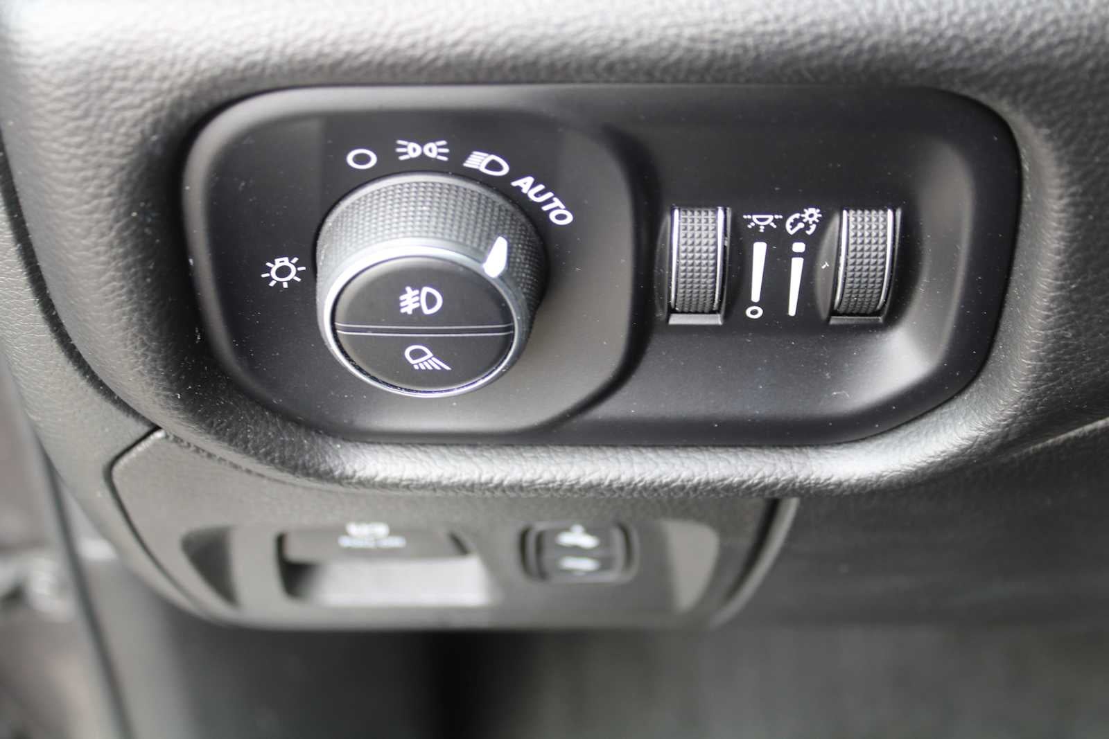 2022 RAM 1500 Laramie Crew Cab 4x4 6'4' Box