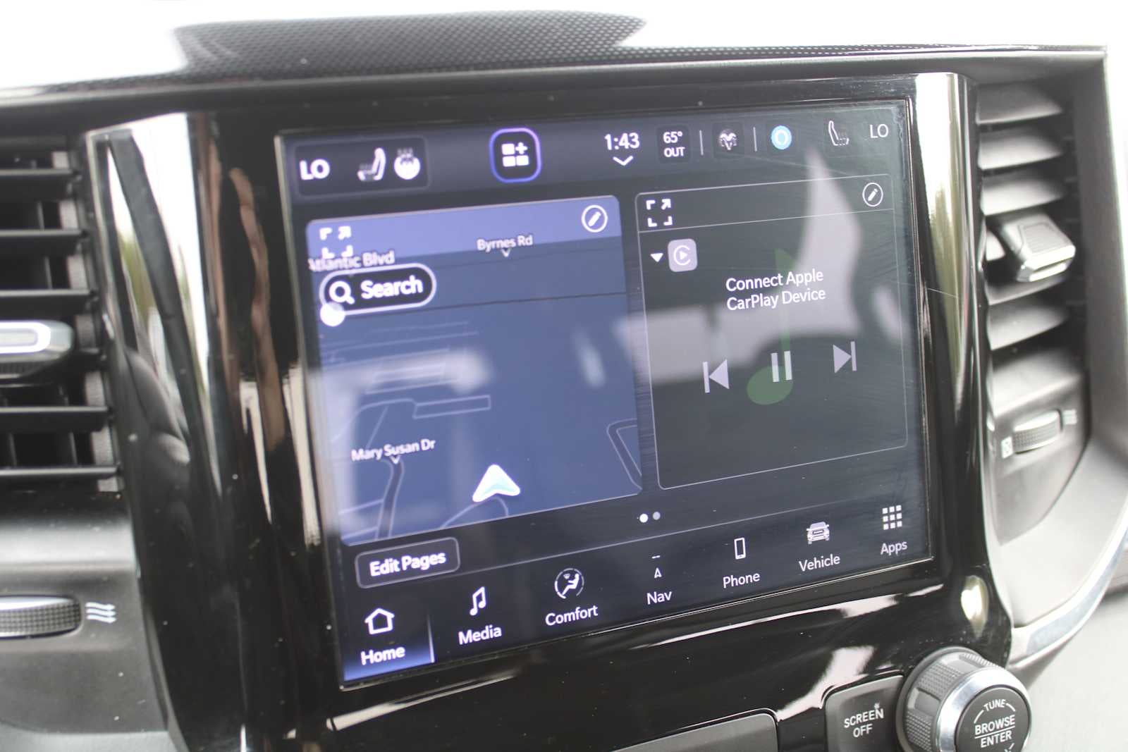 2022 RAM 1500 Laramie Crew Cab 4x4 6'4' Box