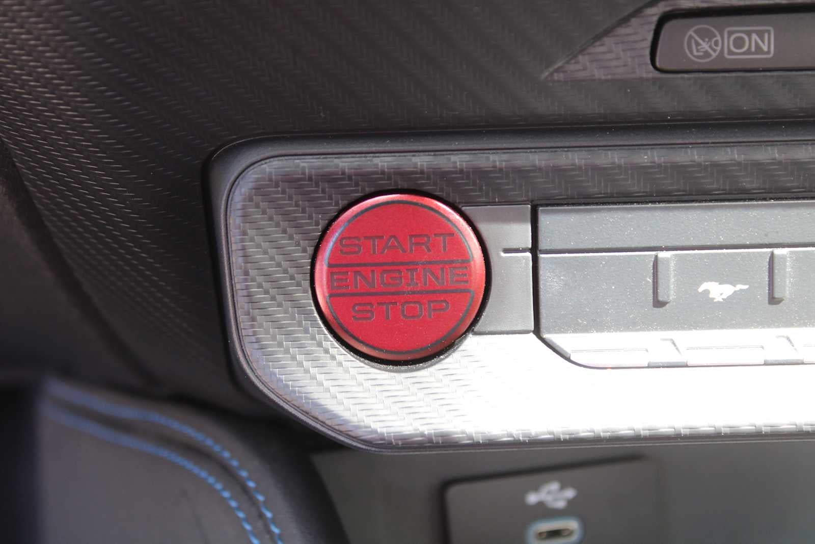 2025 Ford Mustang Dark Horse