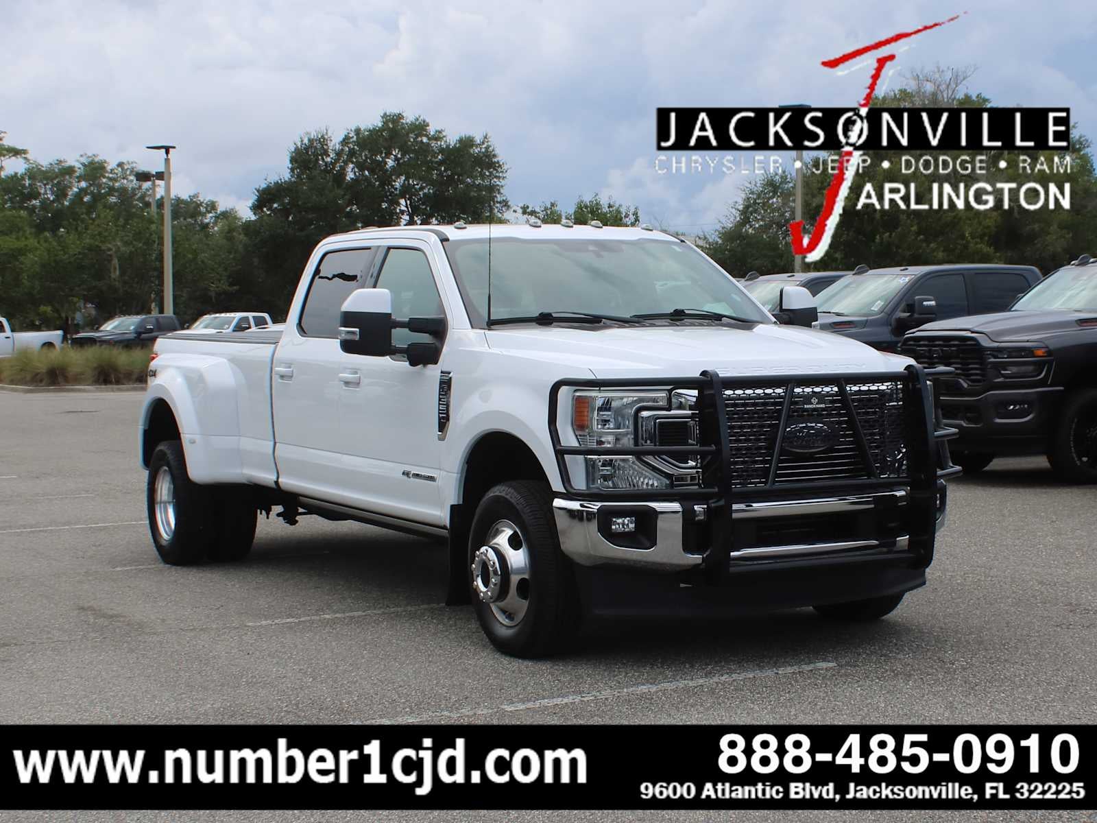 2022 Ford Super Duty F-350 DRW Pickup LARIAT