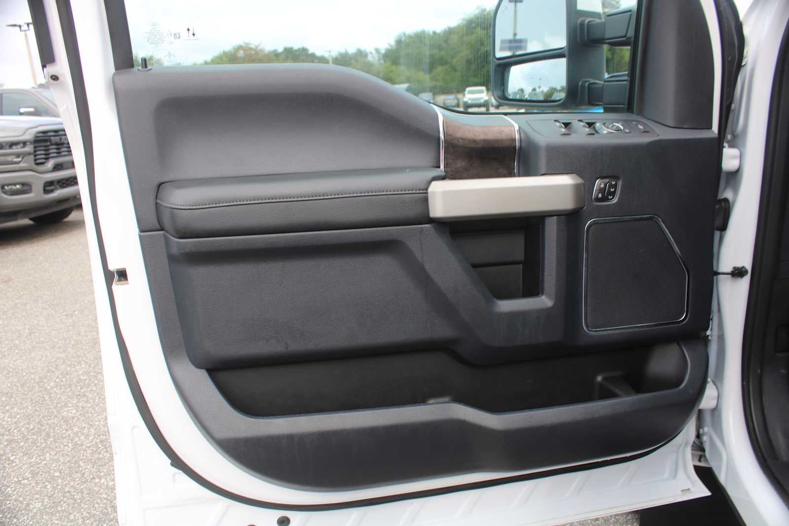 2022 Ford Super Duty F-350 DRW Pickup LARIAT