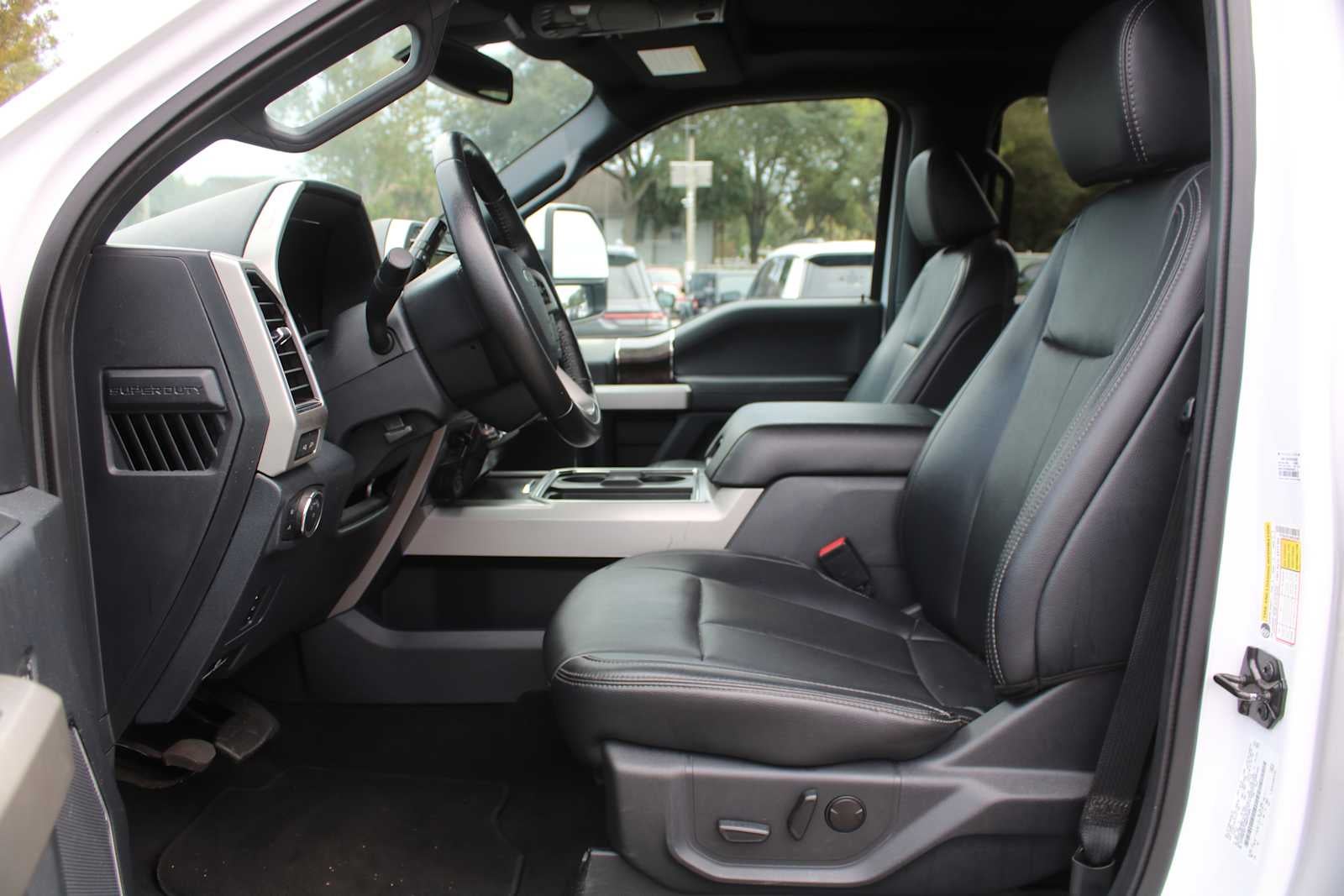 2022 Ford Super Duty F-350 DRW Pickup LARIAT