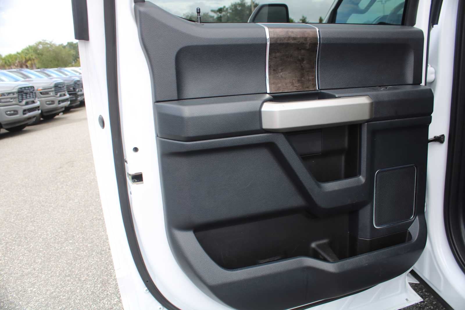 2022 Ford Super Duty F-350 DRW Pickup LARIAT