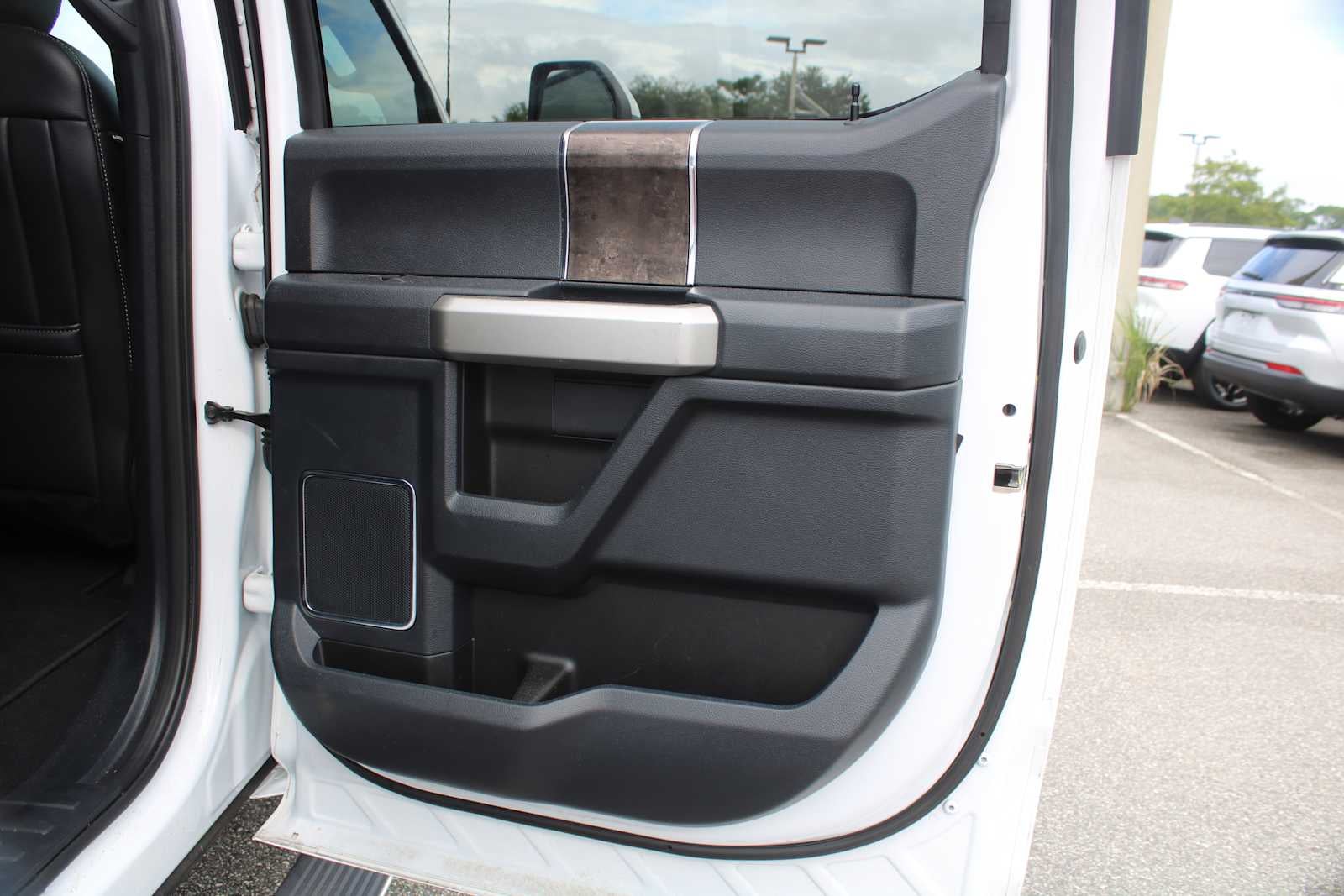 2022 Ford Super Duty F-350 DRW Pickup LARIAT