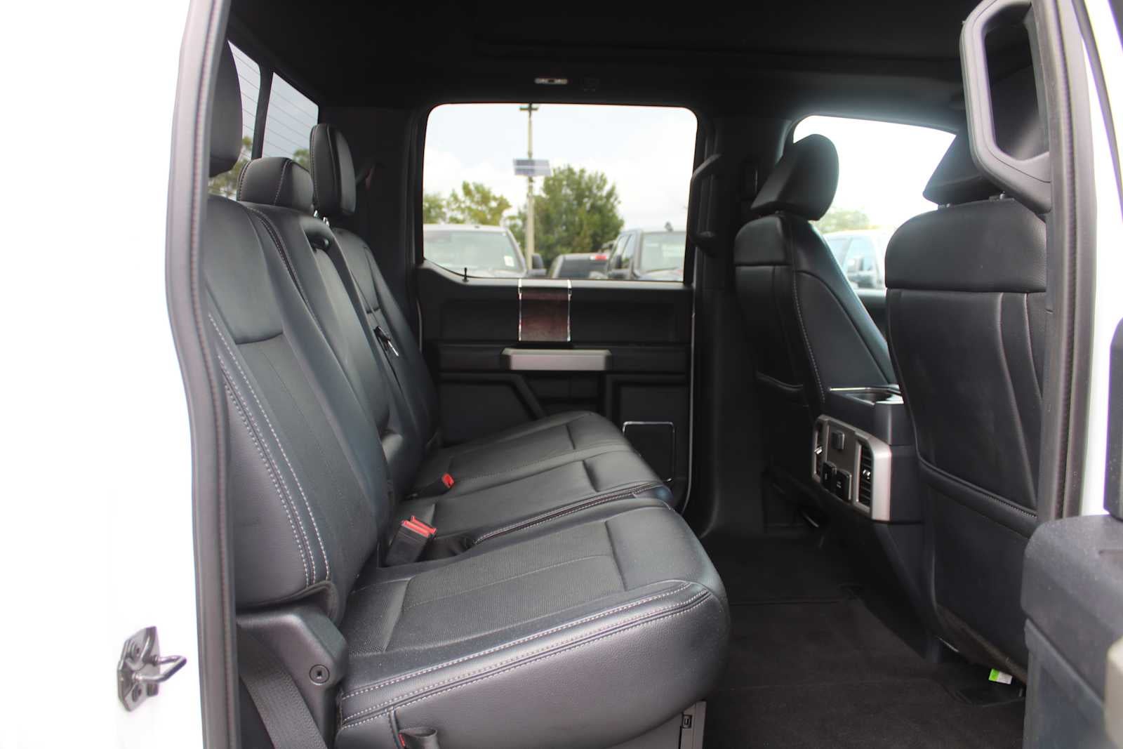 2022 Ford Super Duty F-350 DRW Pickup LARIAT