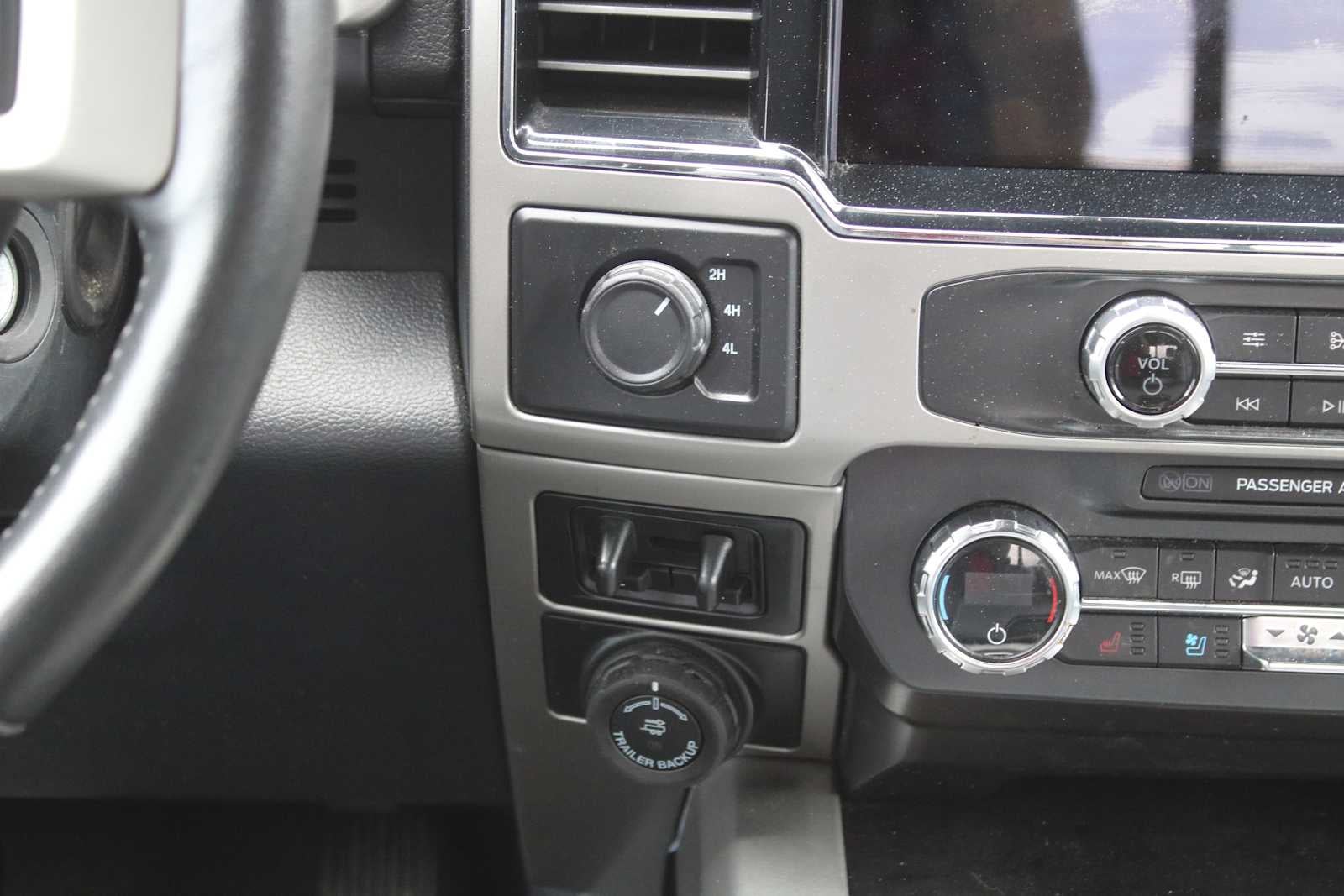 2022 Ford Super Duty F-350 DRW Pickup LARIAT