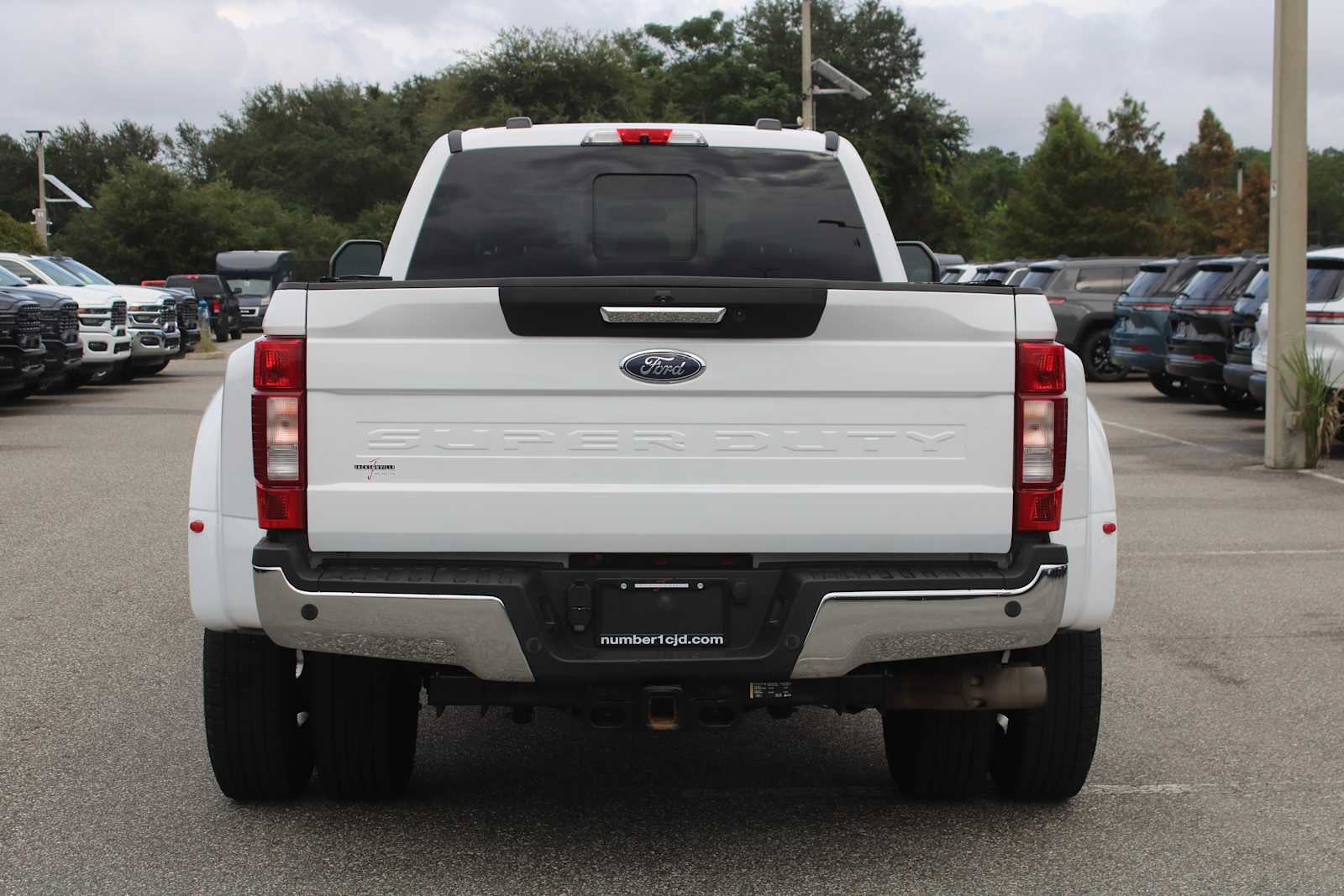 2022 Ford Super Duty F-350 DRW Pickup LARIAT