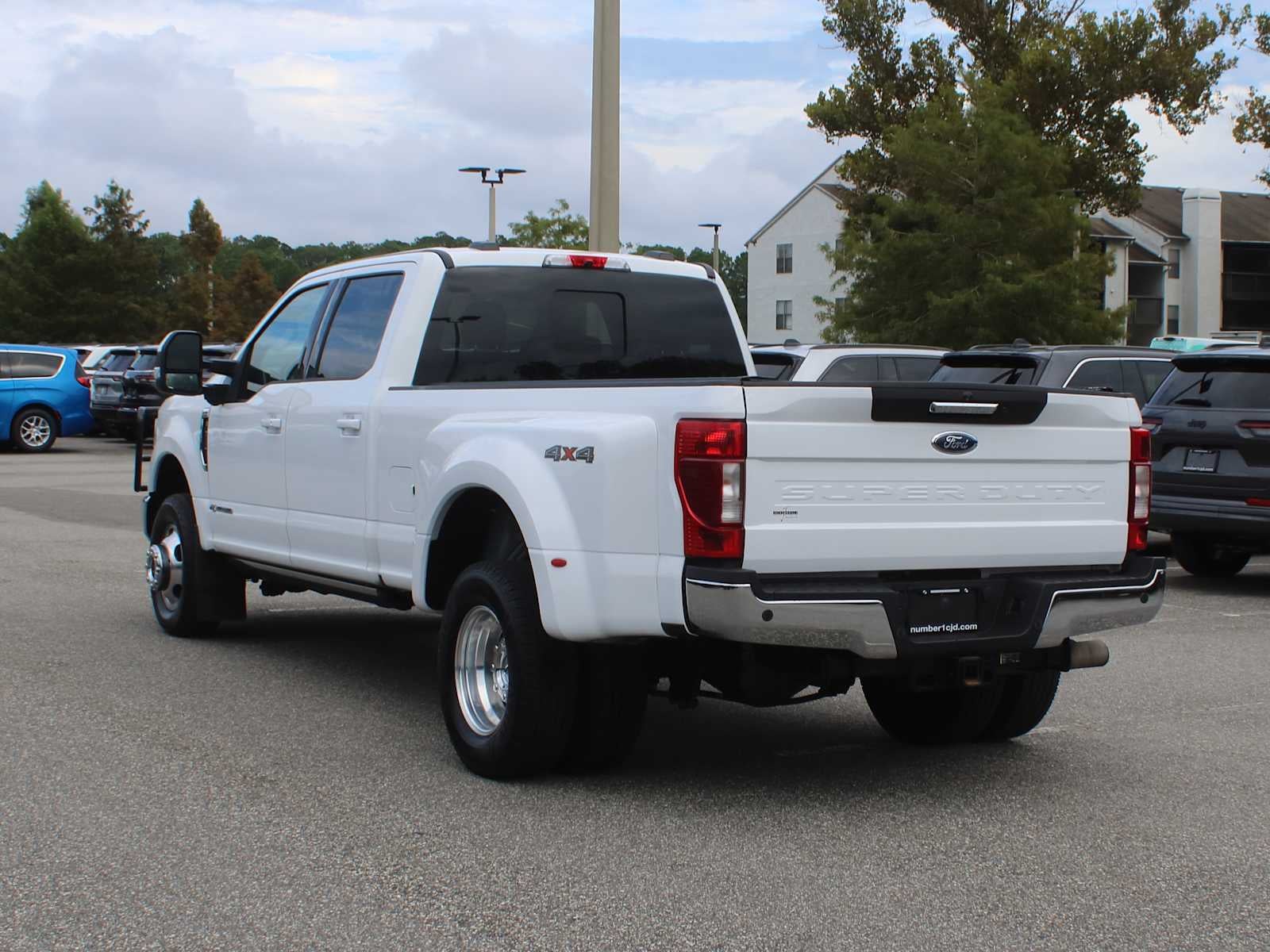 2022 Ford Super Duty F-350 DRW Pickup LARIAT