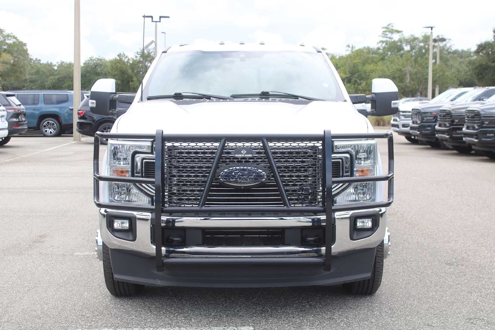 2022 Ford Super Duty F-350 DRW Pickup LARIAT