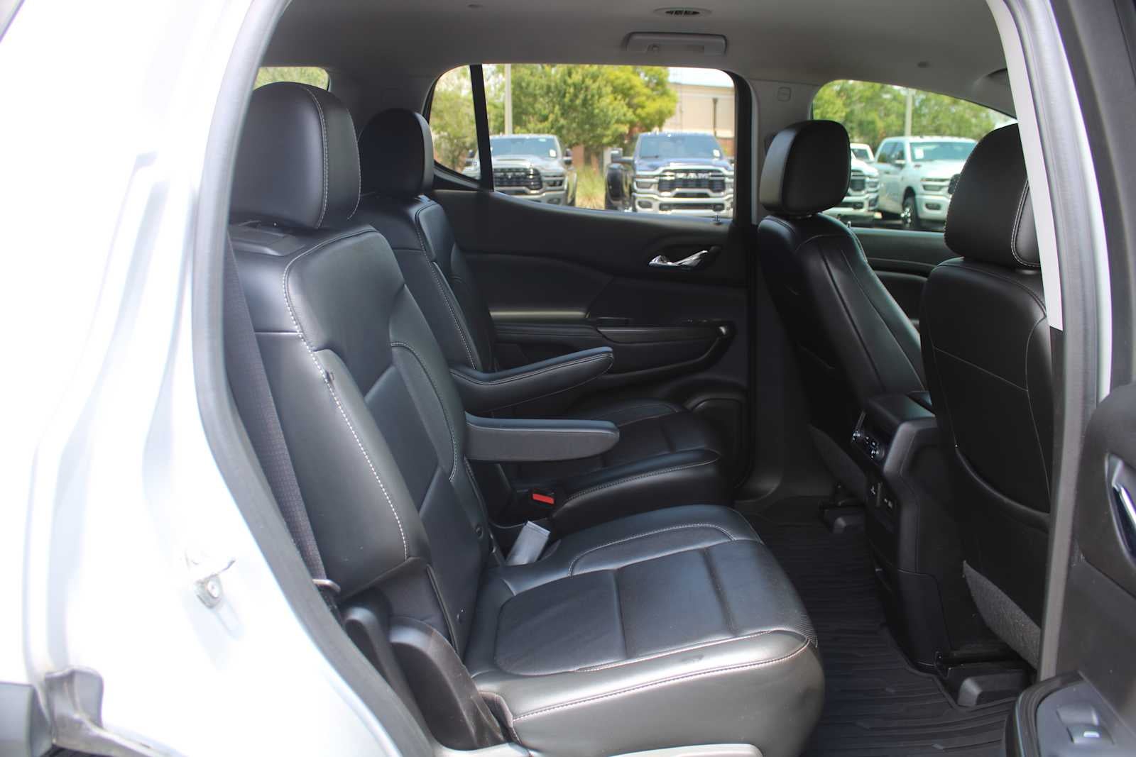 2020 GMC Acadia SLT